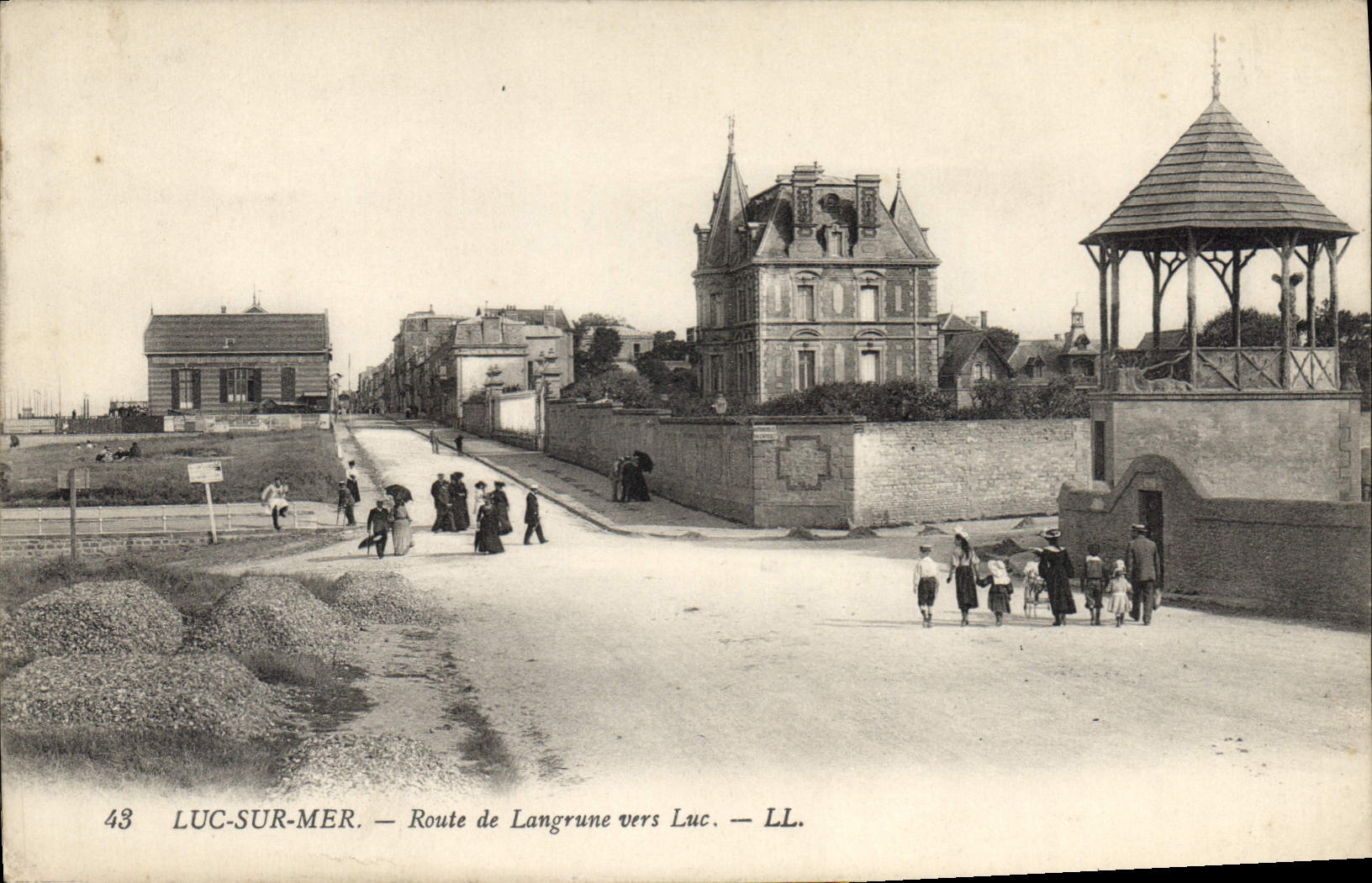 CPA Luc Sur Mer Route De Langrune Vers Luc