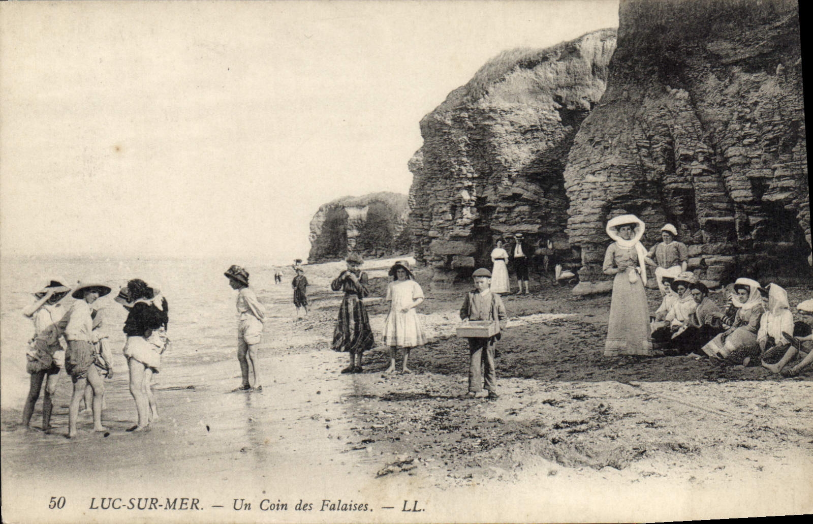 CPA Luc Sur Mer Un Coin Des Falaises