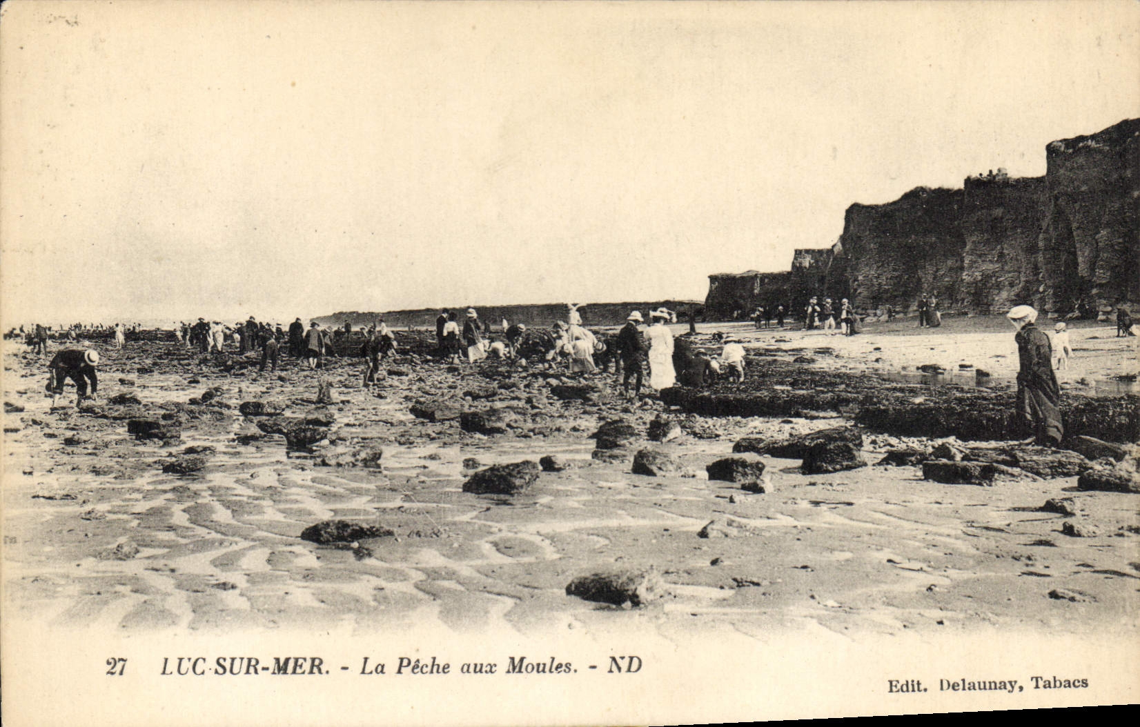 CPA Luc Sur Mer La Peche Aux Moules