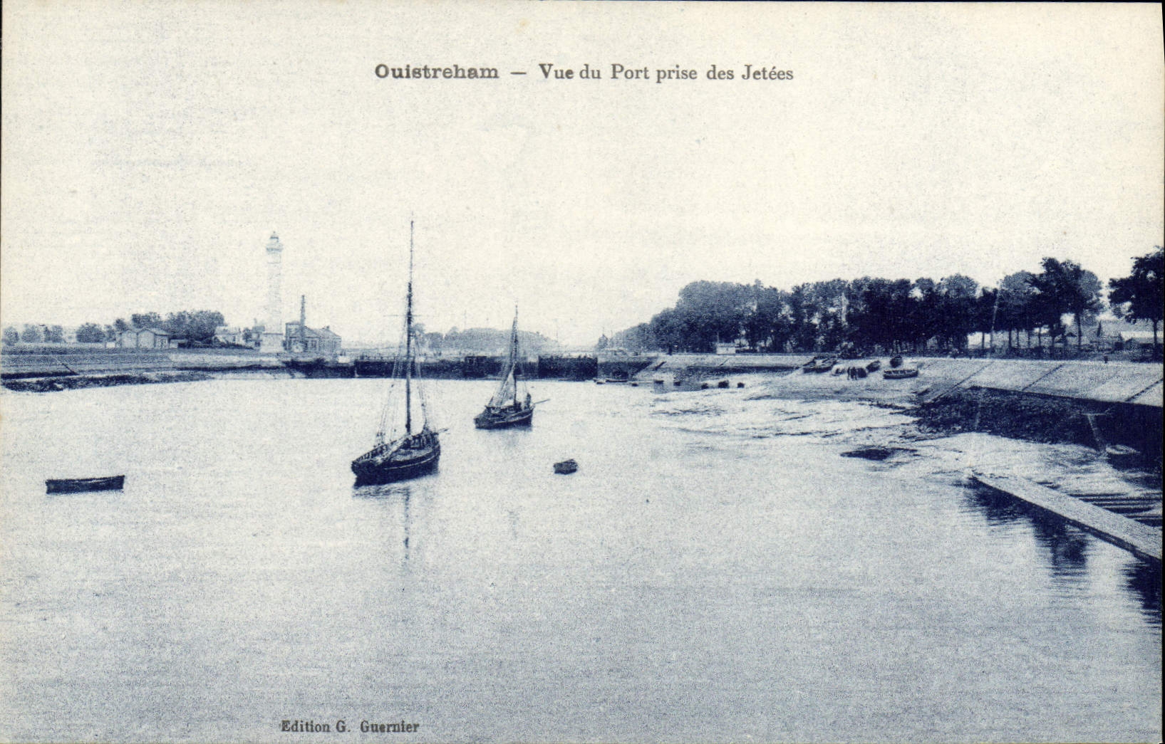 CPA Ouistreham Vue Du Port Prise Des Jetees
