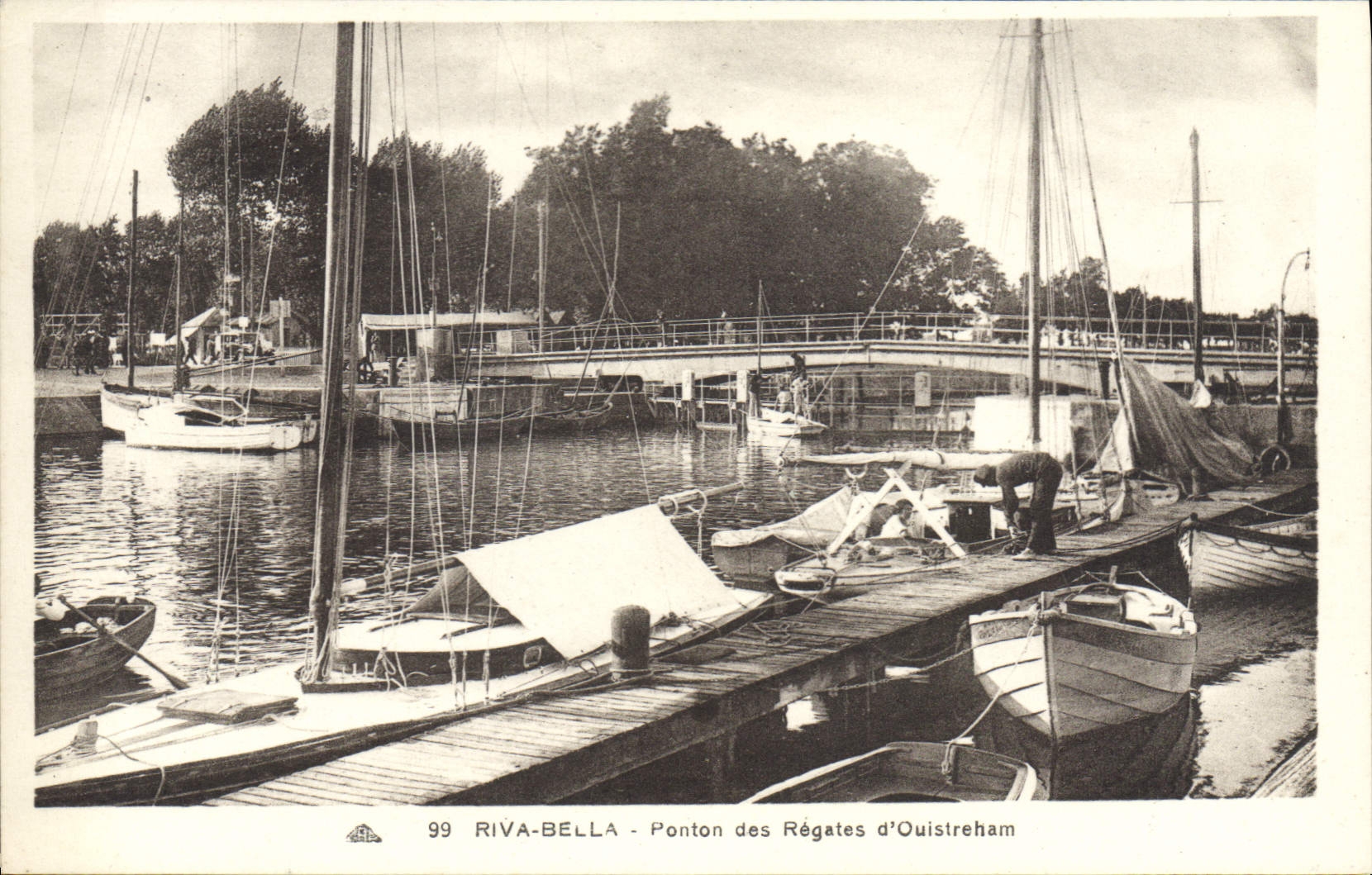 CPA Riva Bella Ponton Des Regates D'Ouistreham