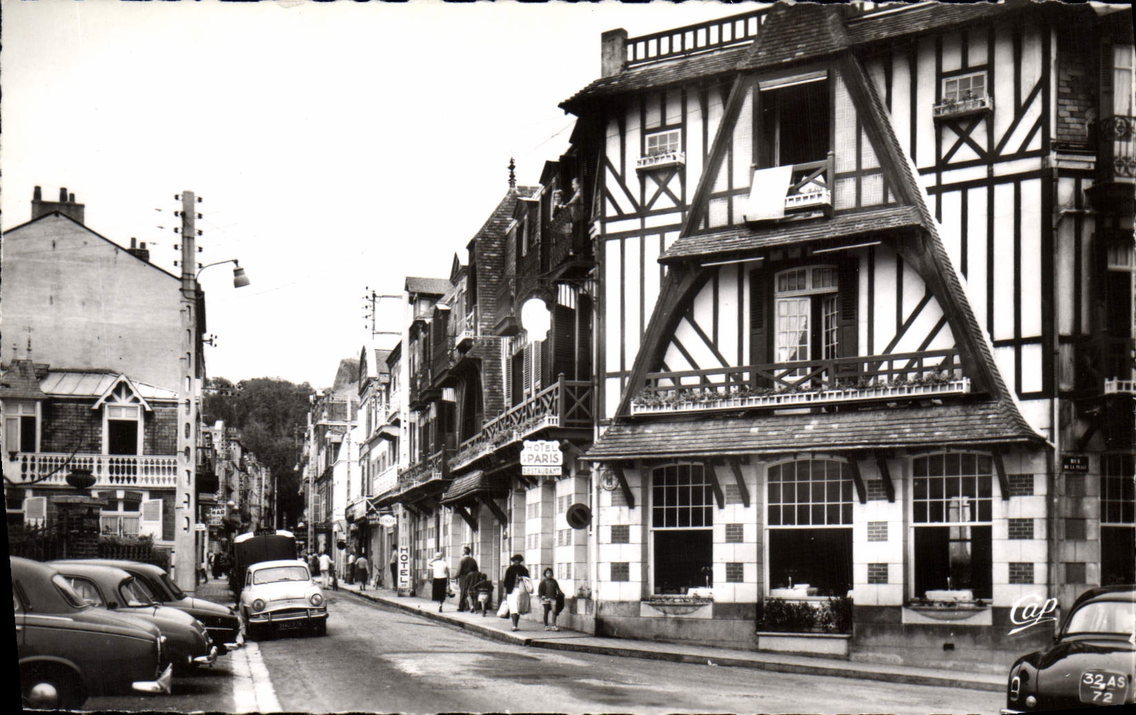 CPA Villers Sur Mer La Rue Marechal Foch