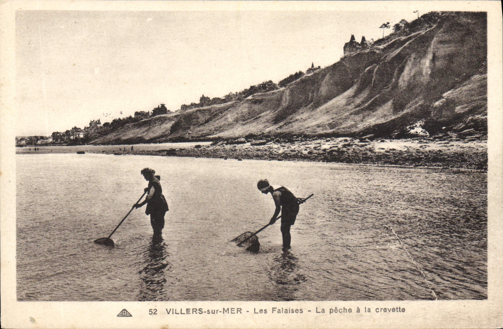 CPA Villers Sur Mer Les Falaises La Peche A La Crevette