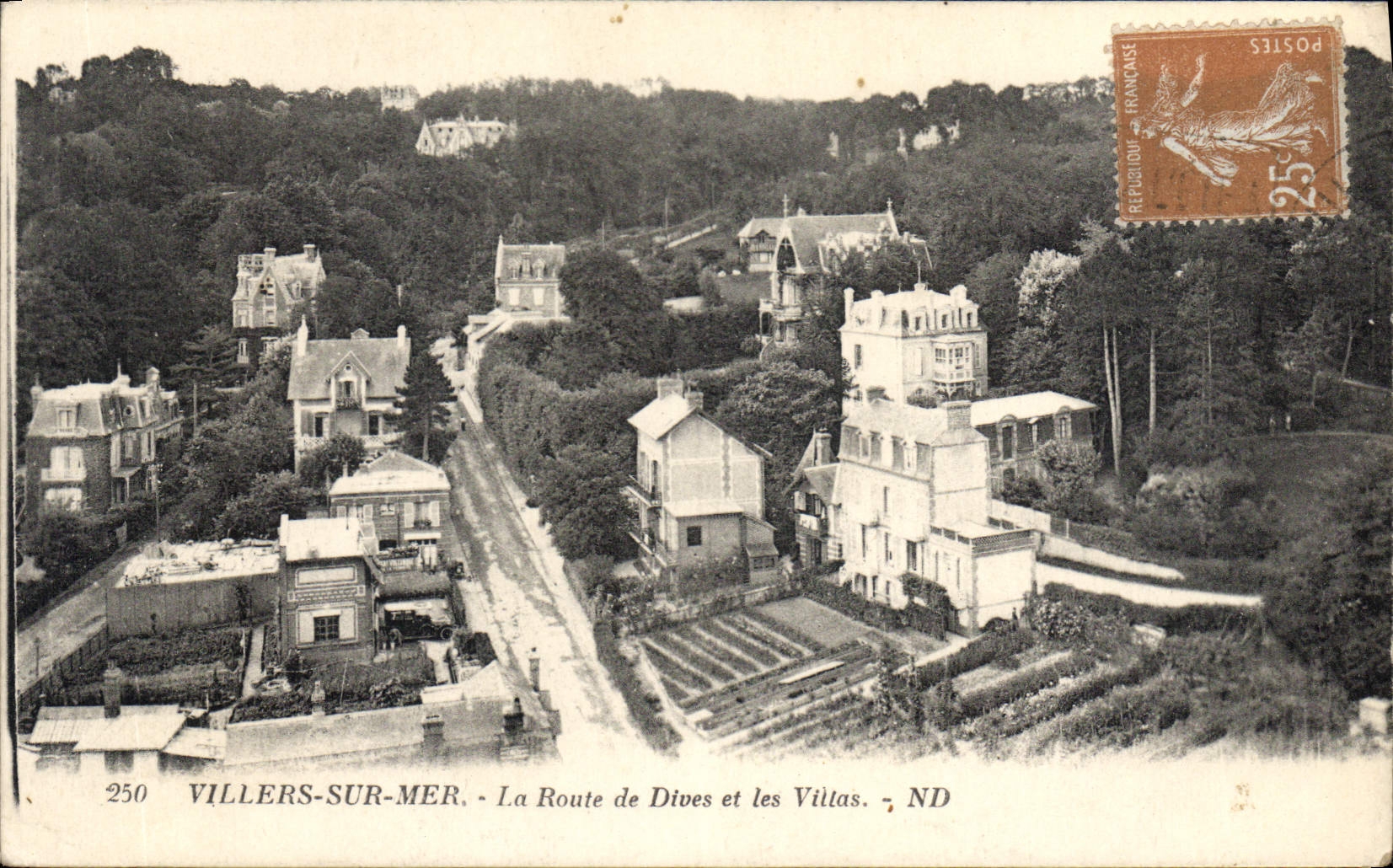 CPA Villers Sur Mer La Route De Dives Et Les Villas