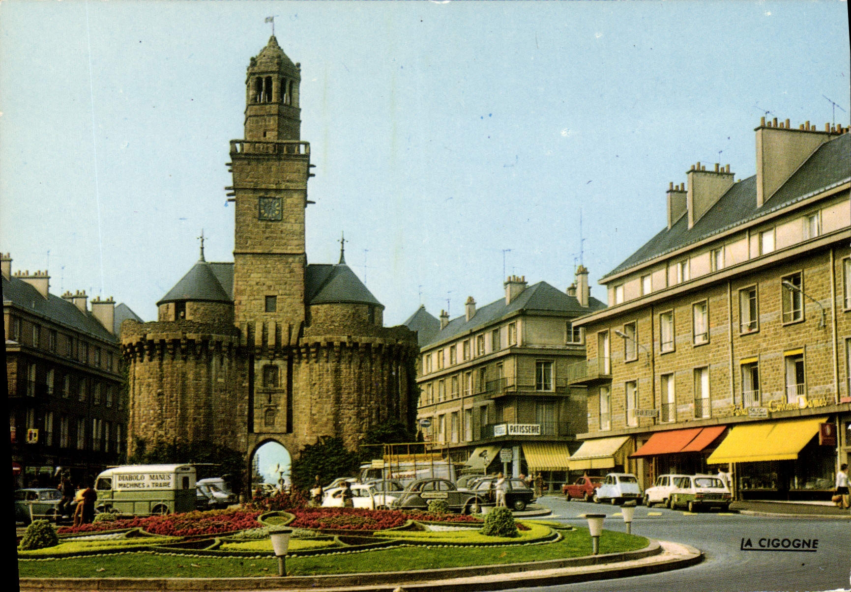 CPSM Vire La Place Du 6 Juin Et La Porte Horloge 1480