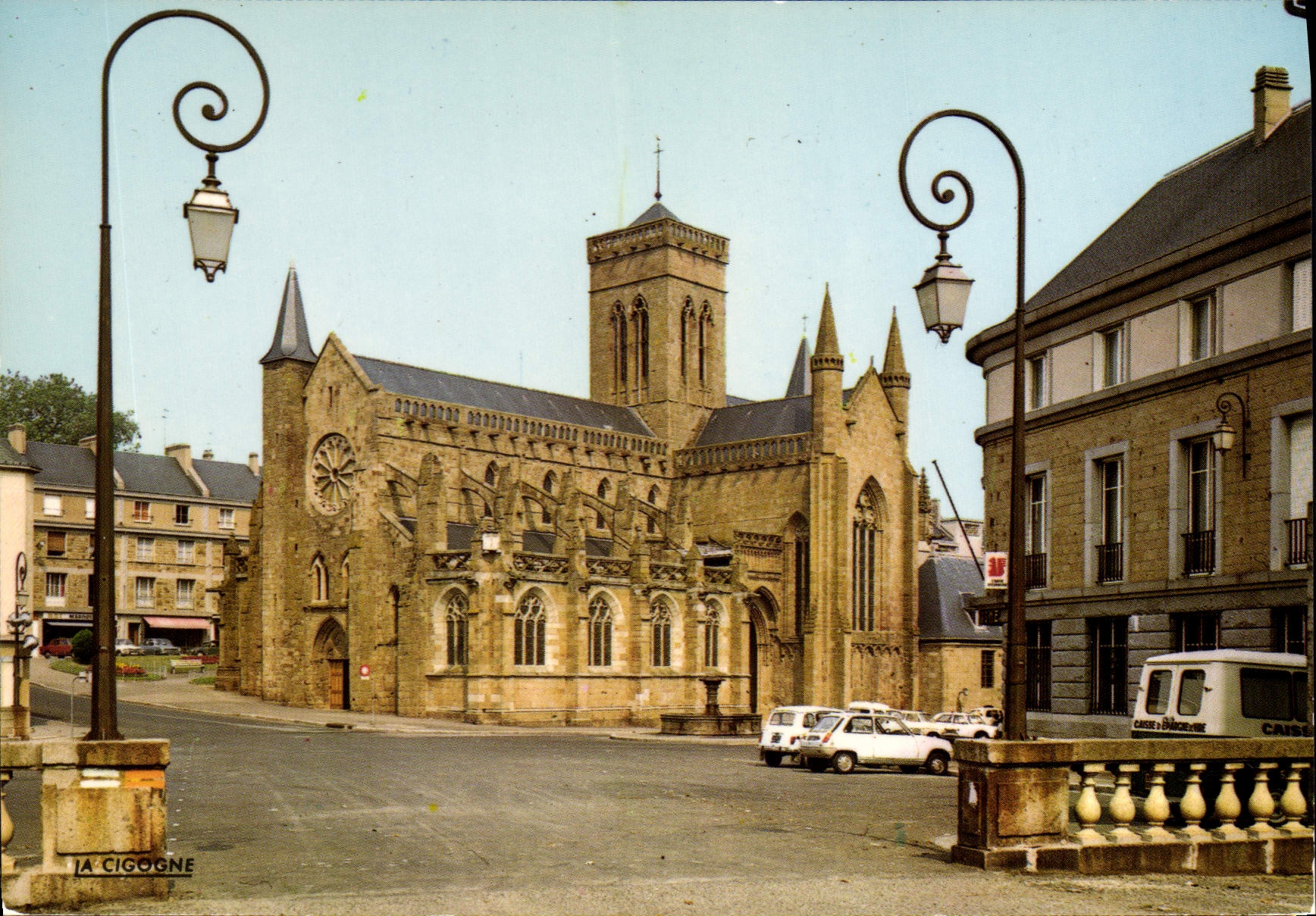 CPSM Vire L'Eglise Notre Dame Vue De La Place Du Château