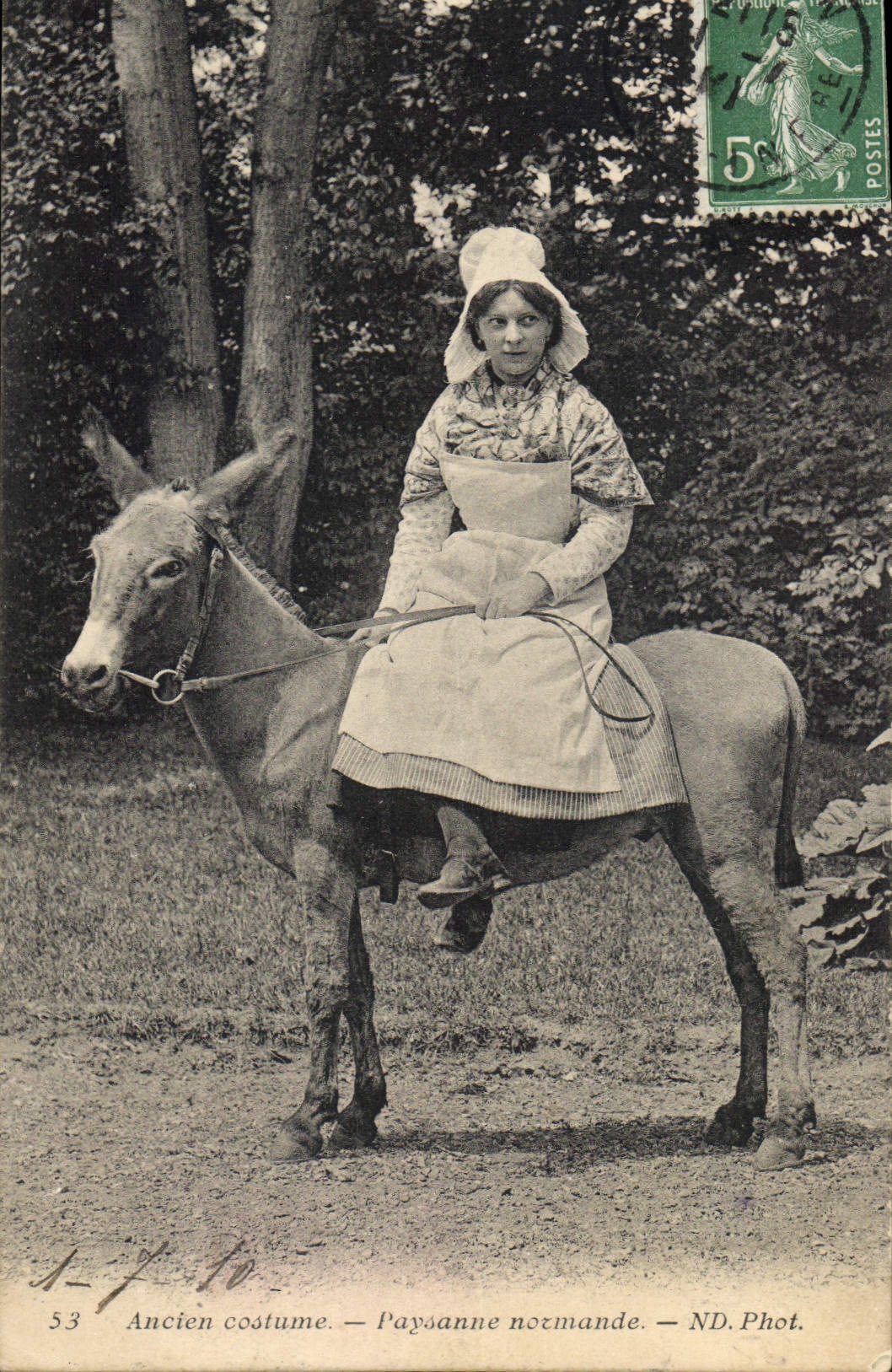 CPA Ancien Costume Paysanne Normande âne