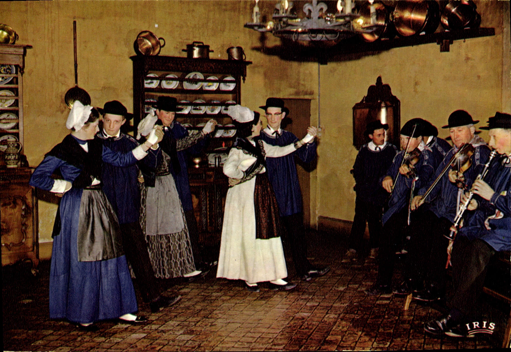 CPSM Les Barguenas Groupe folklorique D'Aunis Saintonge La Vallee danse polka piquée