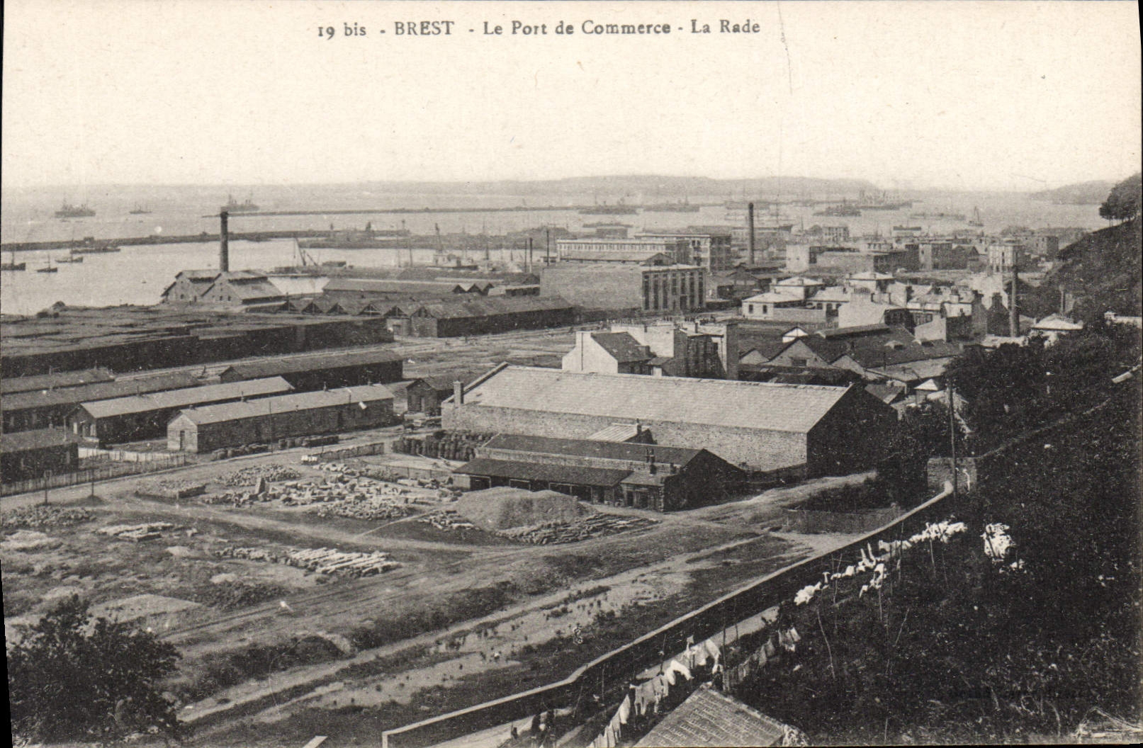 CPA Brest Le Port De Commerce La Rade