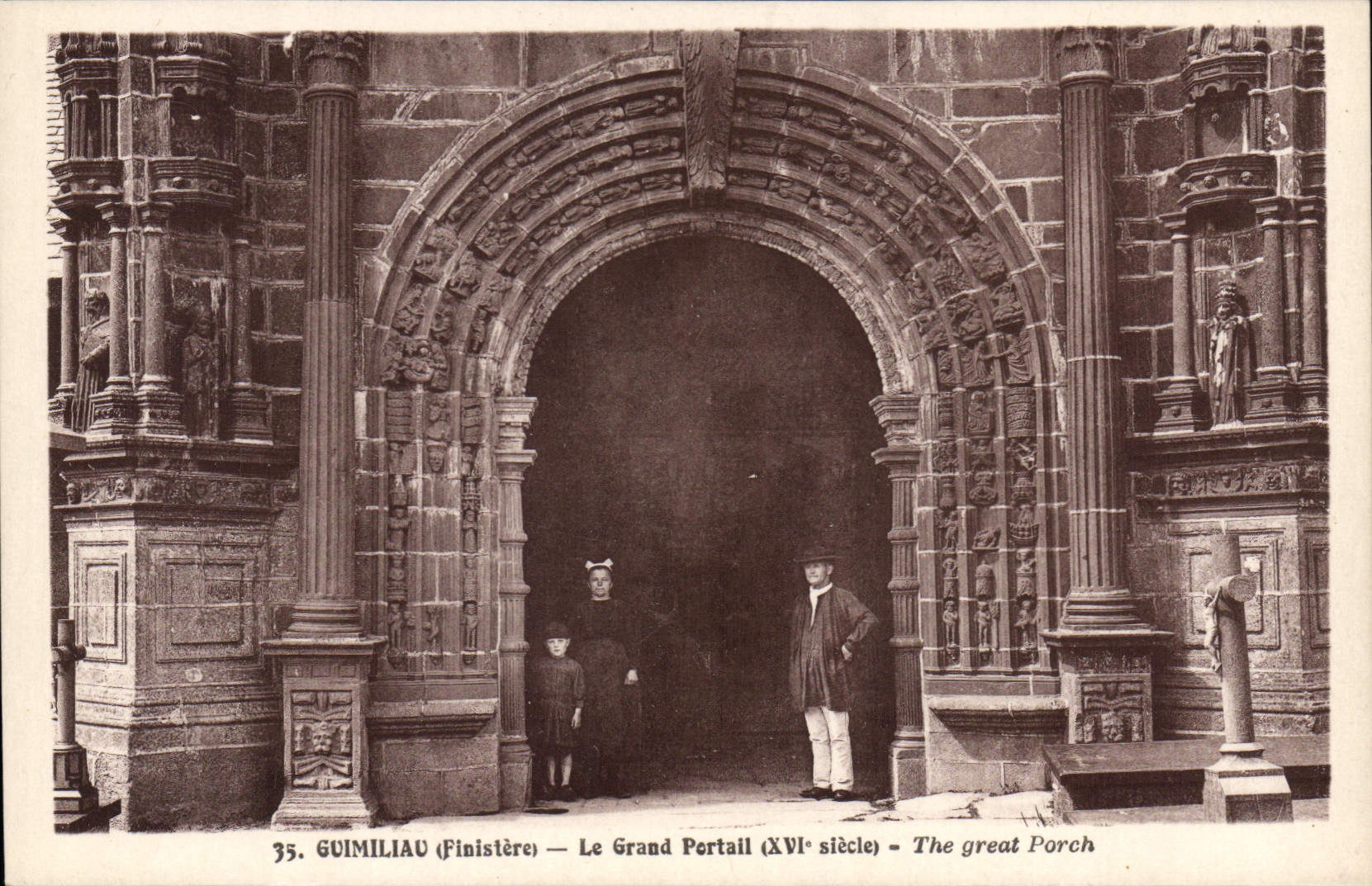 CPA Guimiliau Le Grand Portail