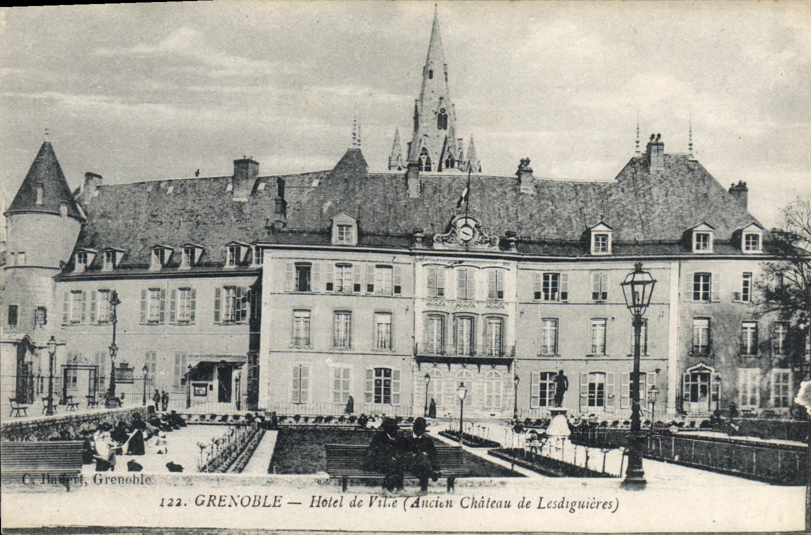 CPA Grenoble Hotel De Ville château de Lesdiguieres