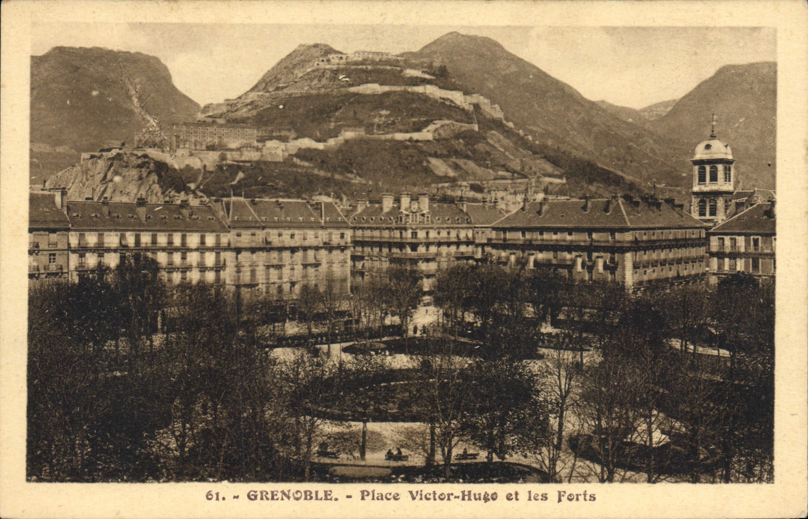 CPA Grenoble Place Victor Hugo Et Les Forts
