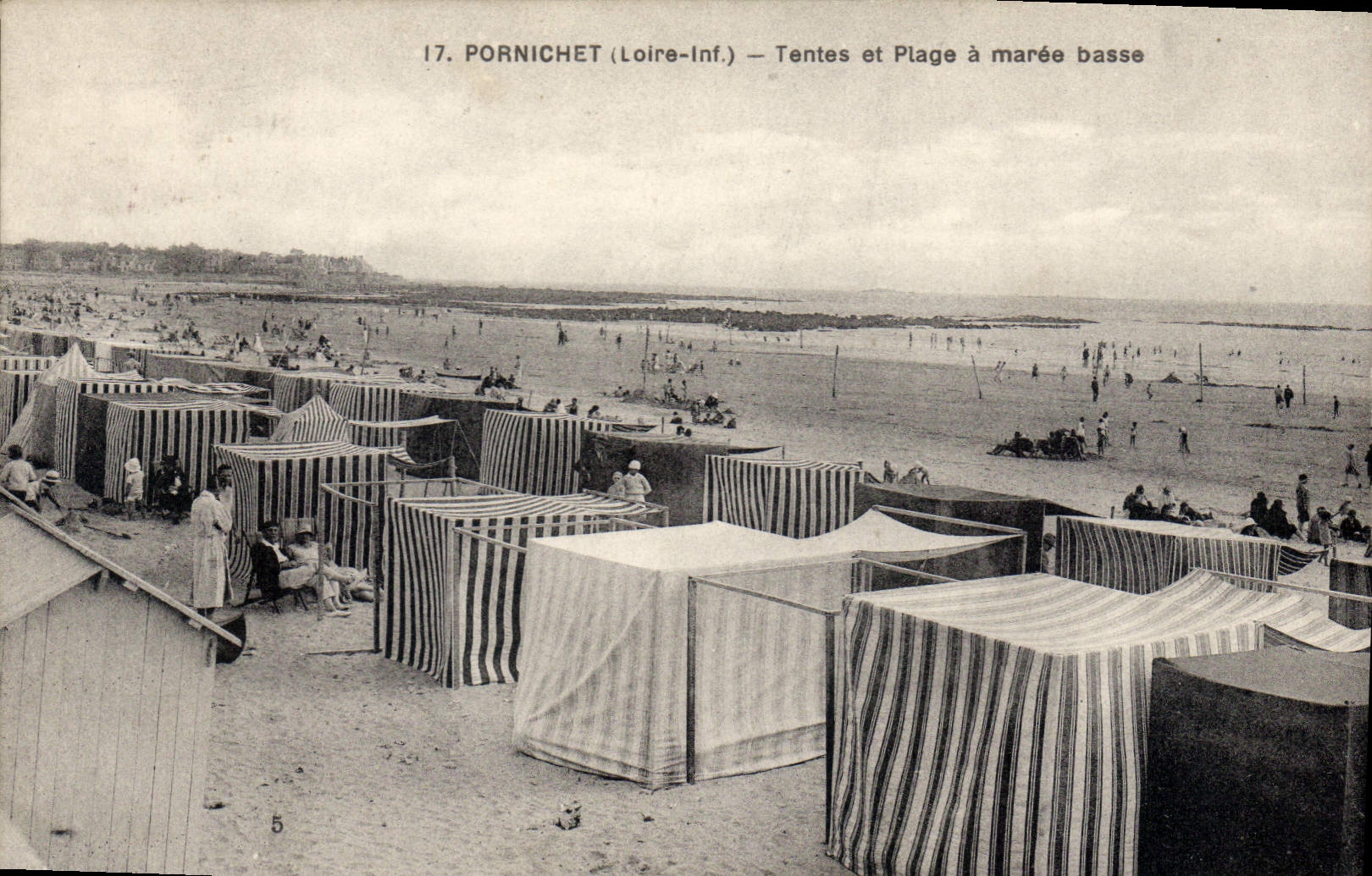 CPA Pornichet Tentes Et Plage A Maree Basse