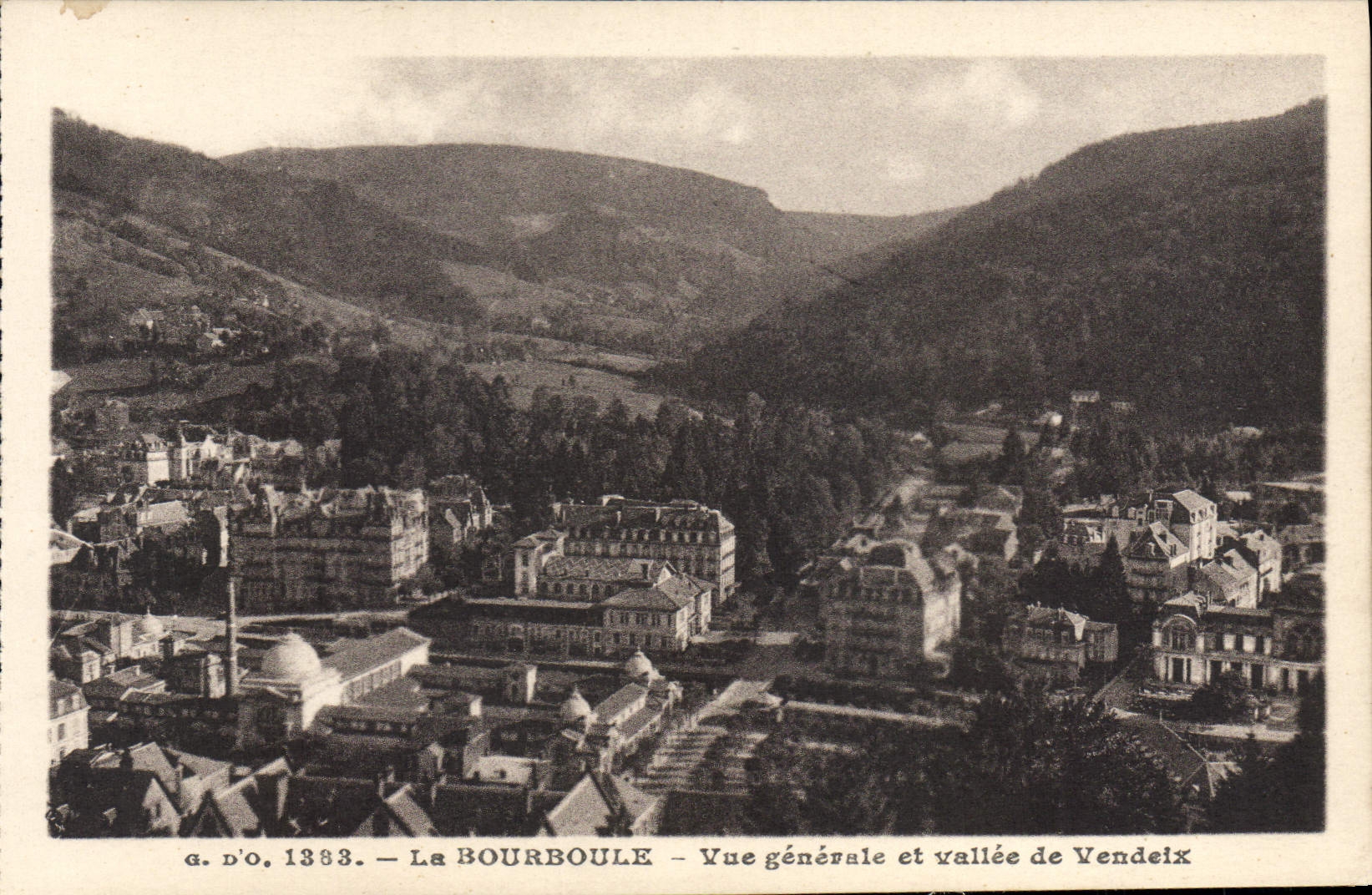 CPA La Bourboule Vue Generale Et Vallee De Vendeix