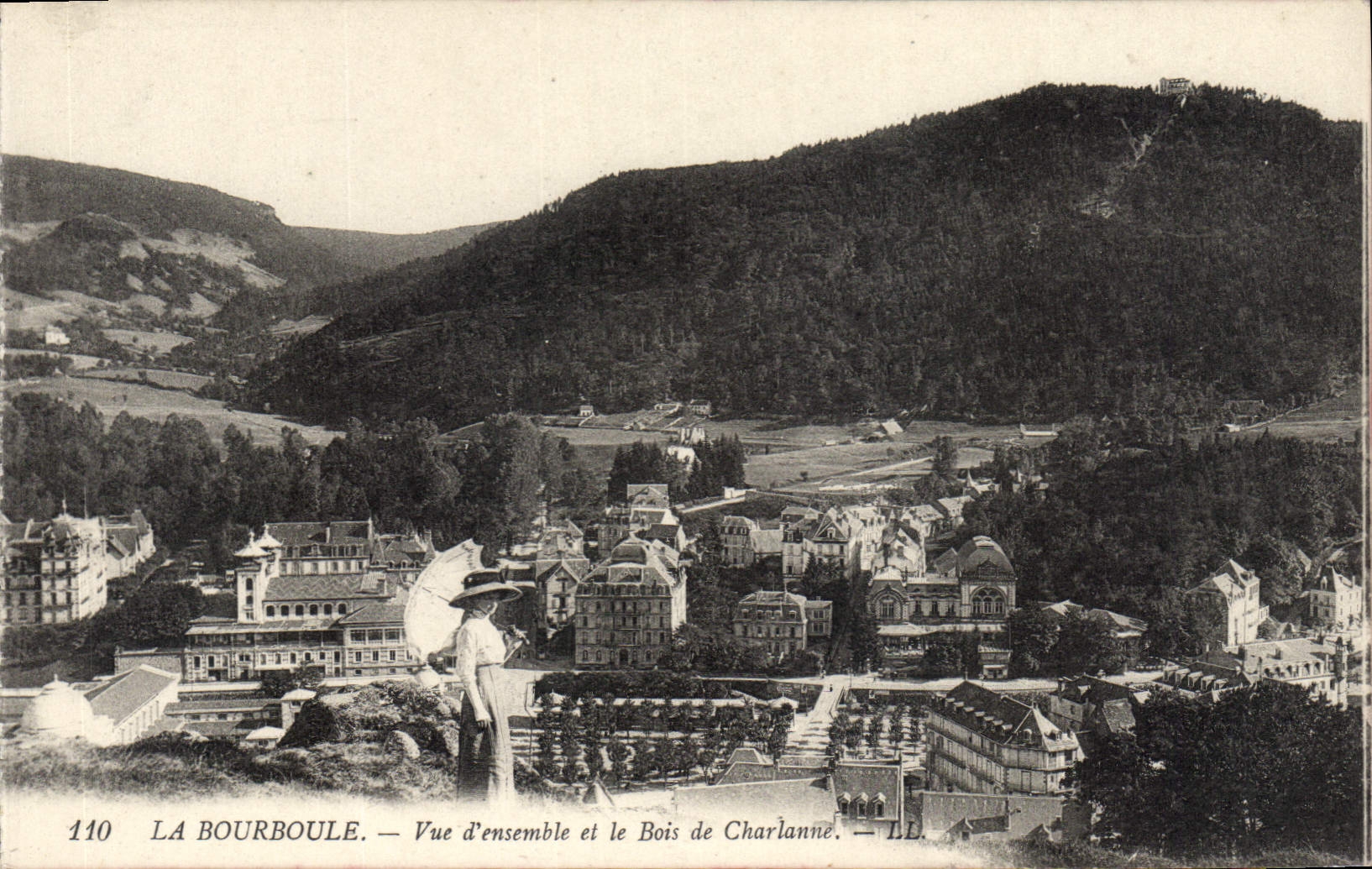 CPA La Bourboule Vue D'Ensemble Et Le Bois De Charlanne