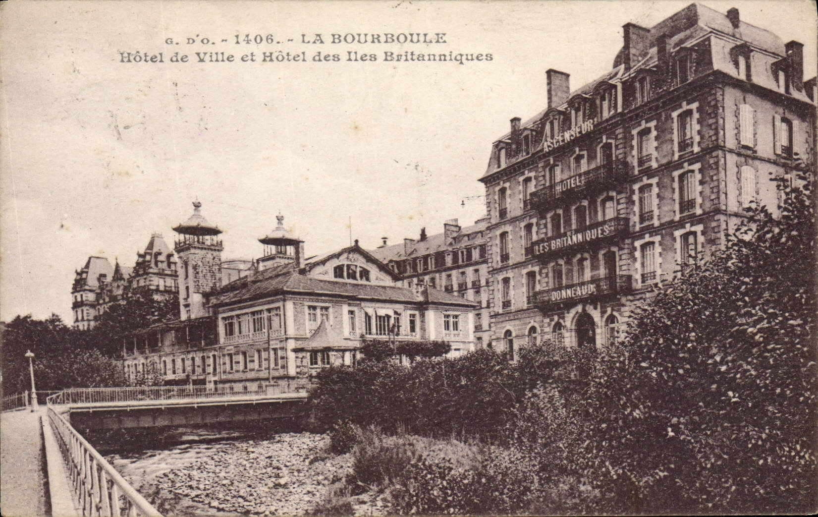 CPA La Bourboule Hotel De Ville Et hotel Des Iles Britanniques