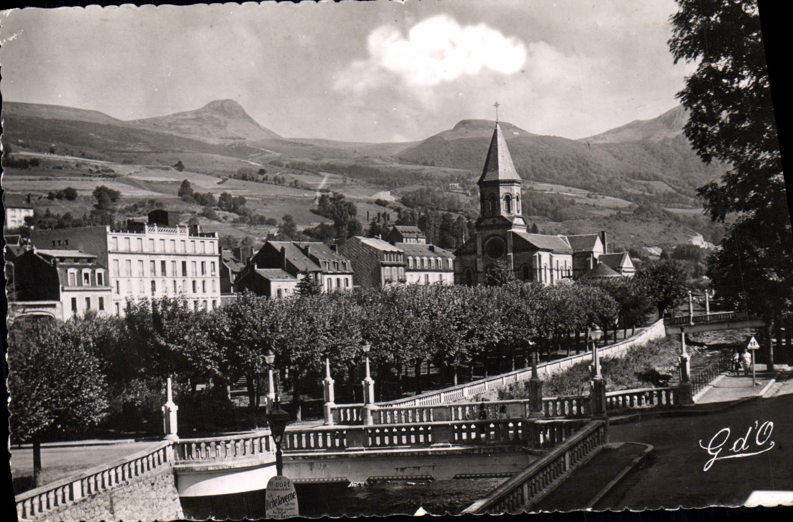 CPA La Bourboule quai de la Dordogne squarre Joffre