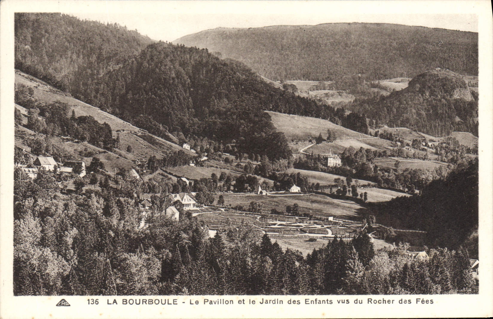 CPA La Bourboule Le Pavillon Et Le Jardin Des Enfants Vus Du Rocher Des Fees