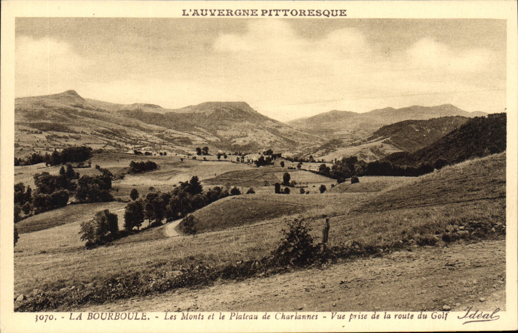 CPA La Bourboule Les Monts Et La Plateau De Charlannes route du golf