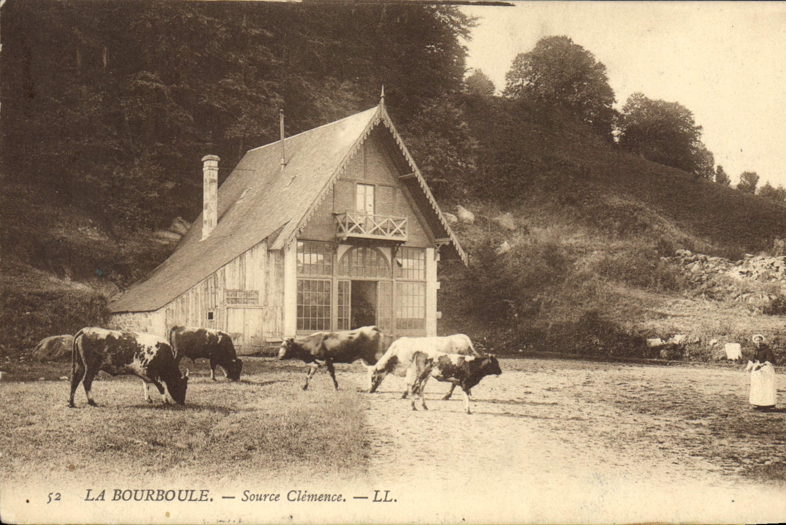 CPA La Bourboule Source Clemence