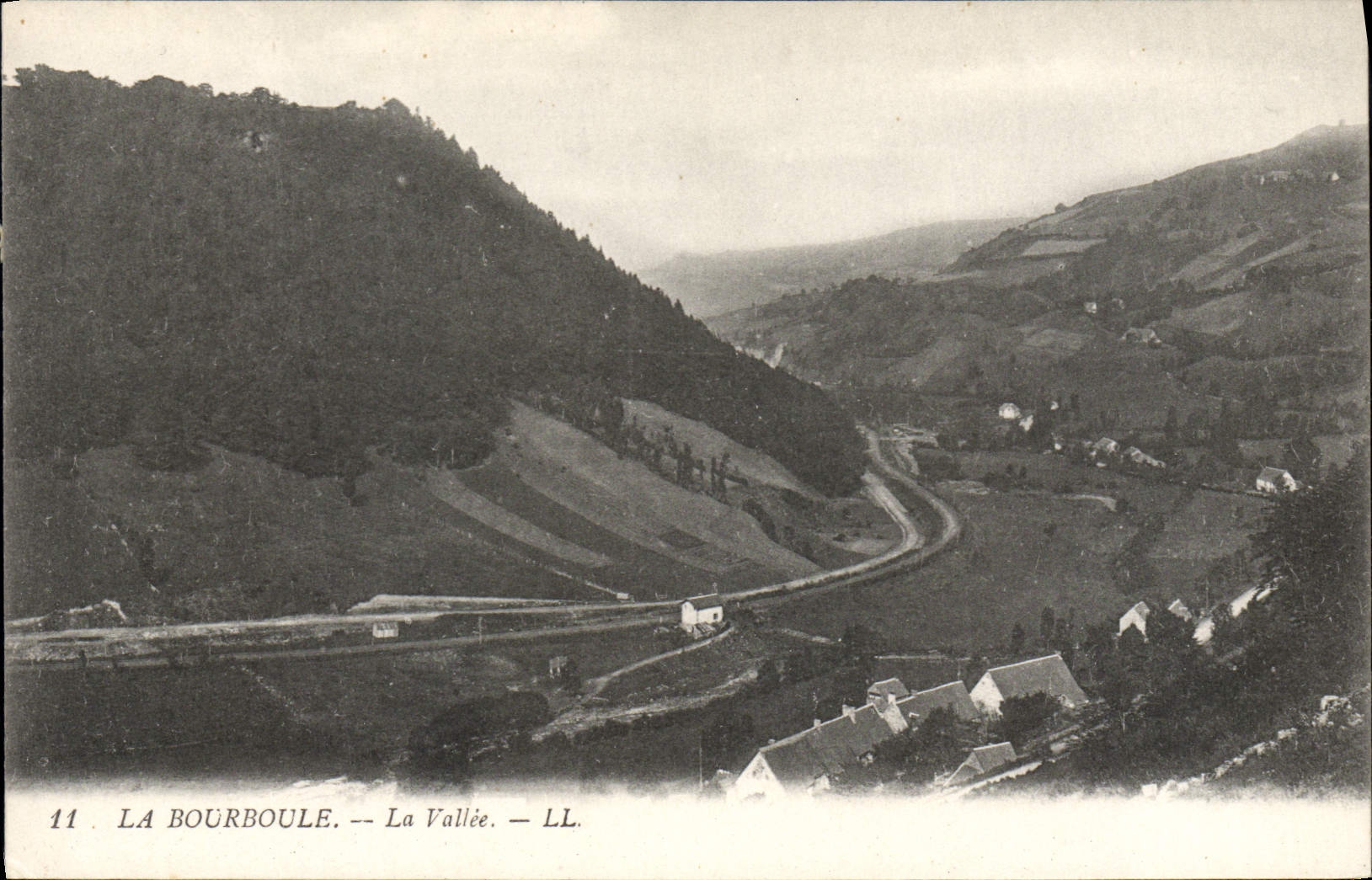 CPA La Bourboule La Vallee