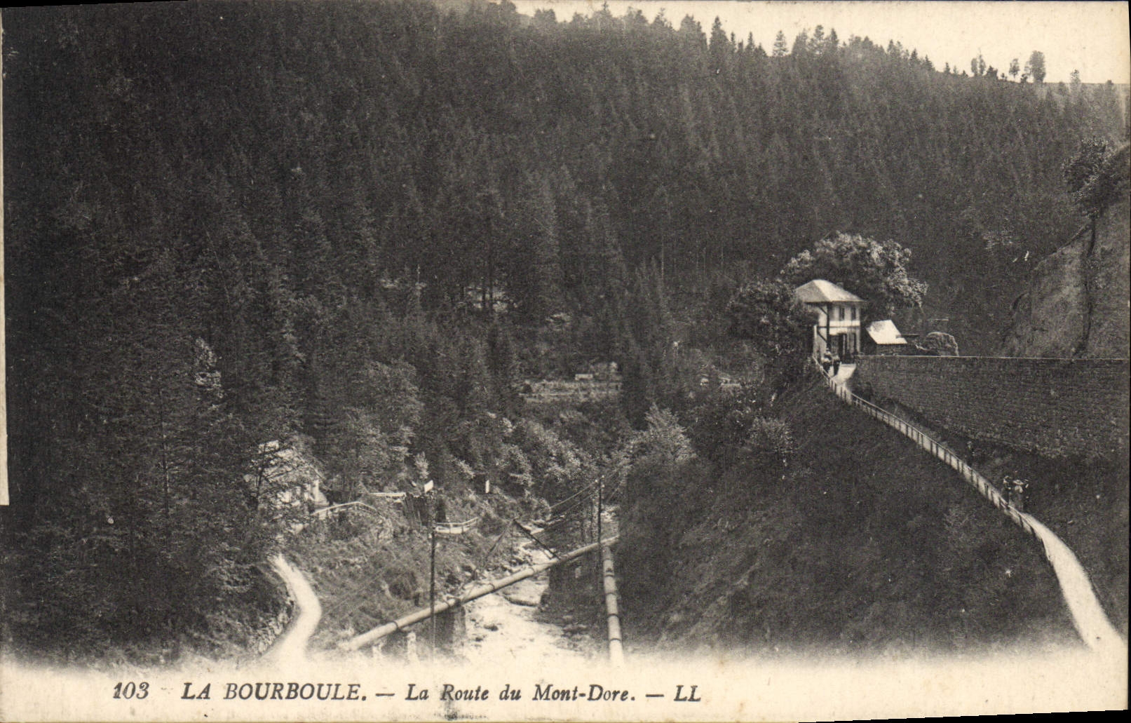 CPA La Bourboule La Route Du Mont Dore