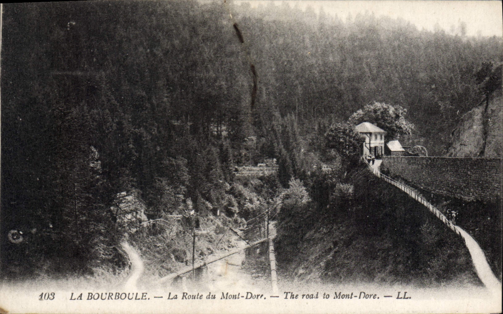 CPA La Bourboule La Route Du Mont Dore