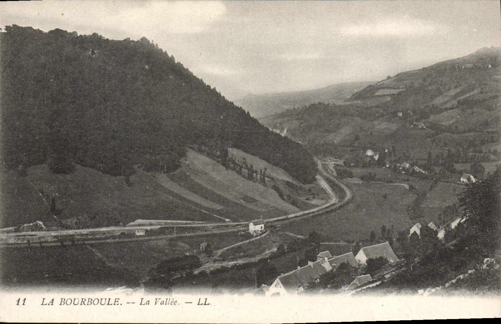CPA La Bourboule La Vallee