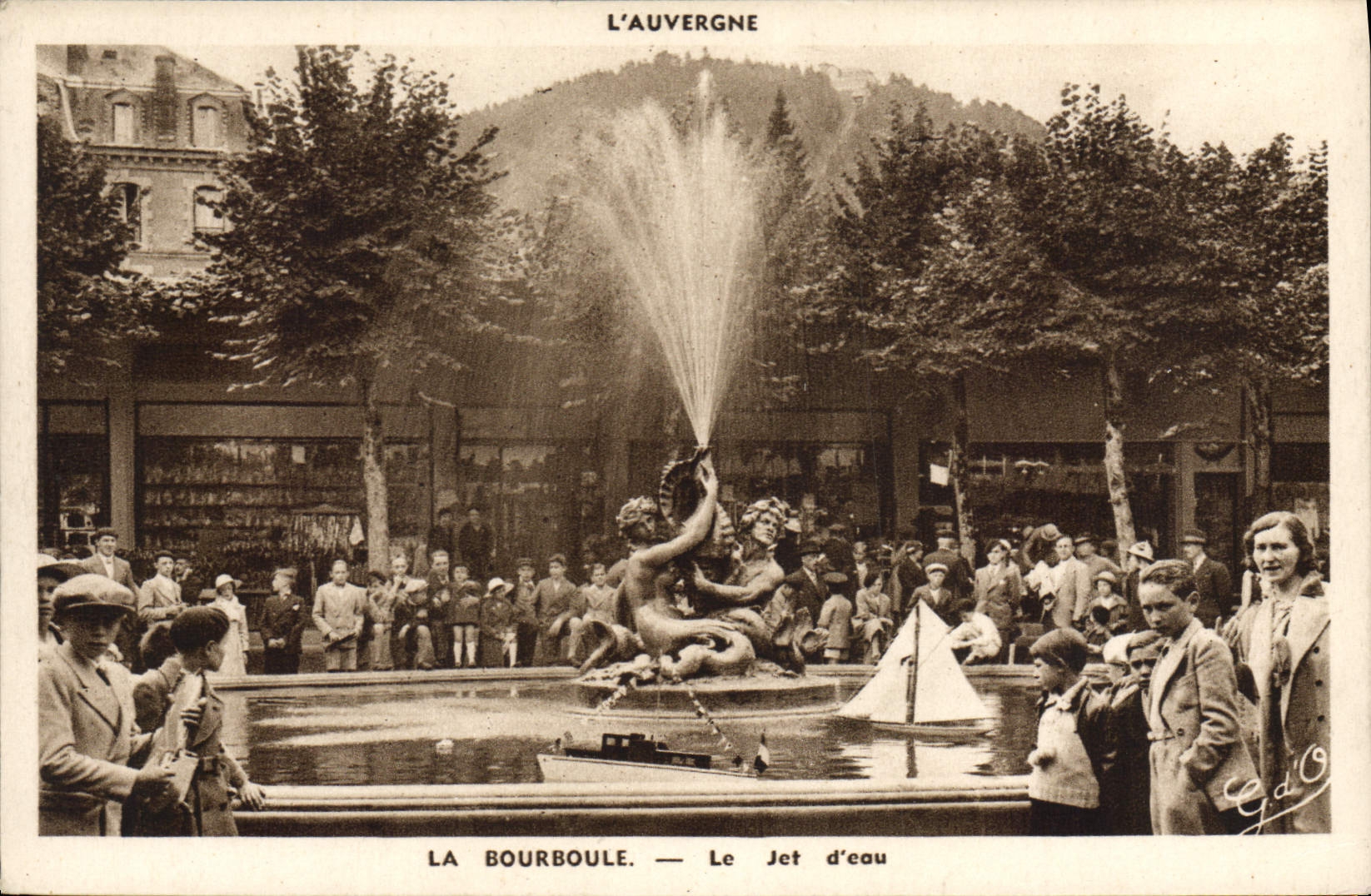 CPA La Bourboule Le Jet D'Eau