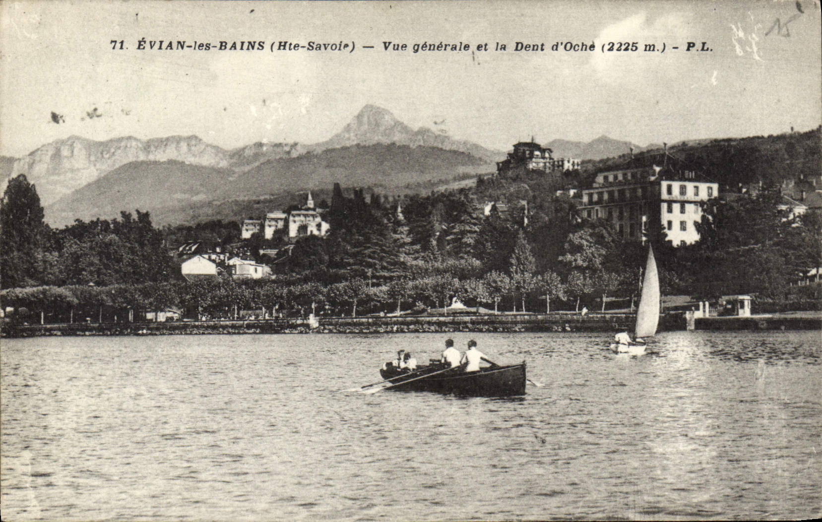CPA Evian Les Bains Vue Generale Et La Dent D'Oche