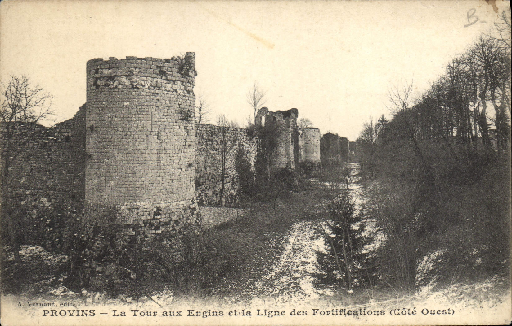 CPA Provins La Tour Aux Engins Et La Ligne des fortifications