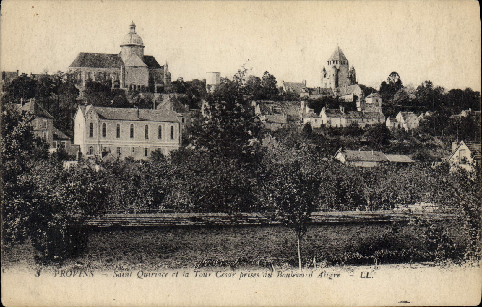 CPA Provins Saint Quiriace Et La Tour Cesar Prises Au boulevard d'Aligre