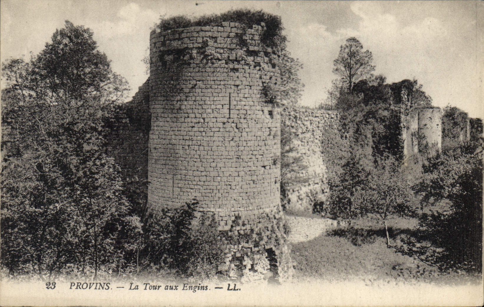 CPA Provins La Tour Aux Engins