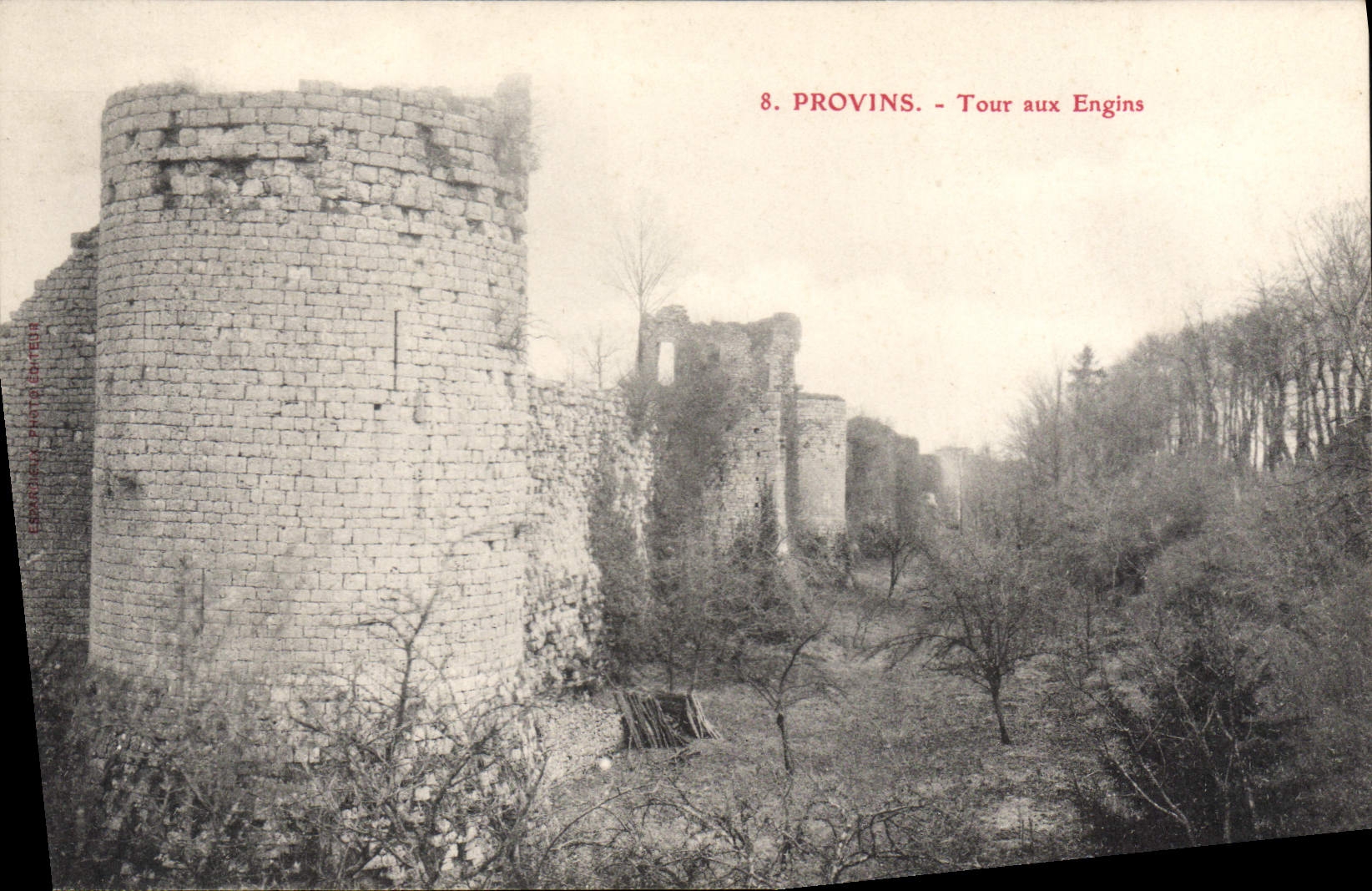 CPA Provins La Tour Aux Engins