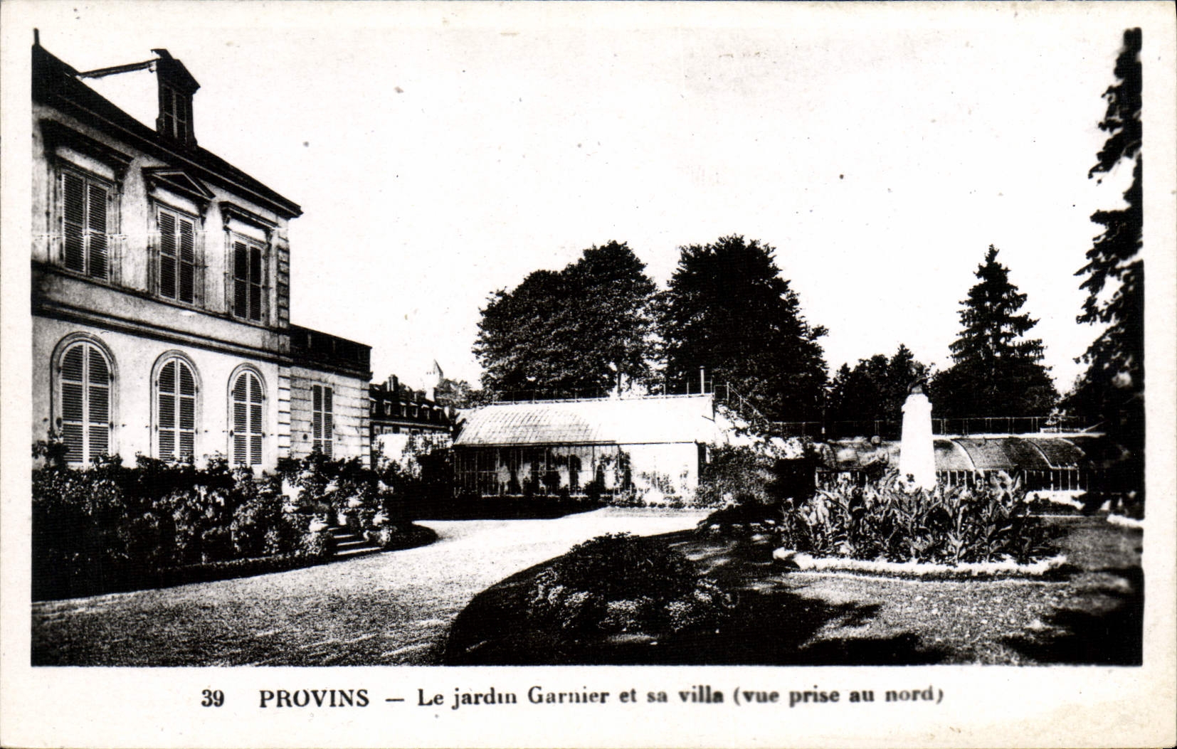 CPA Provins Le Jardin Garnier Et Sa Villa