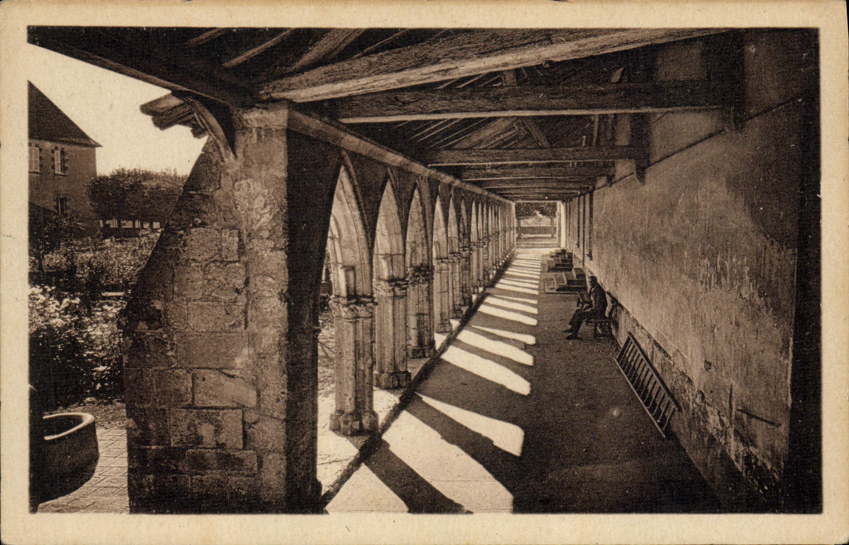 CPA Provins Hospice Generale Galeries Occidentales Du Cloitre