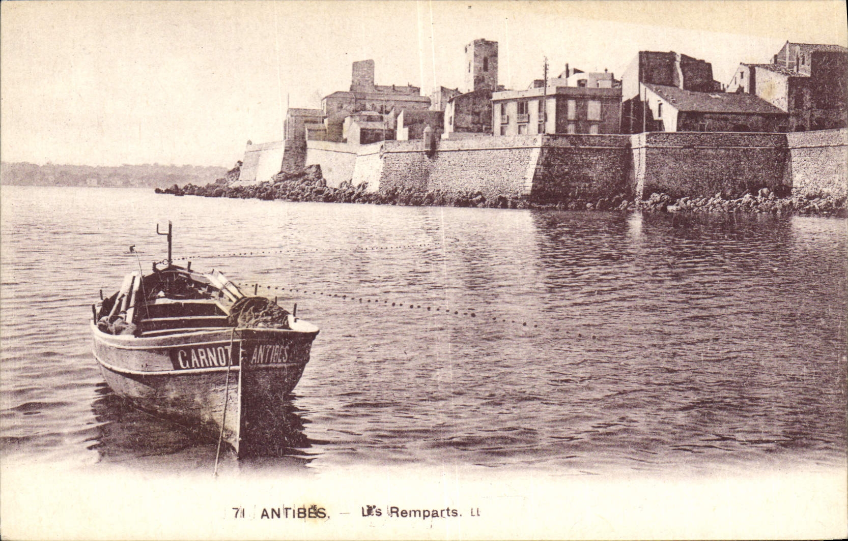 CPA Antibes Les Remparts
