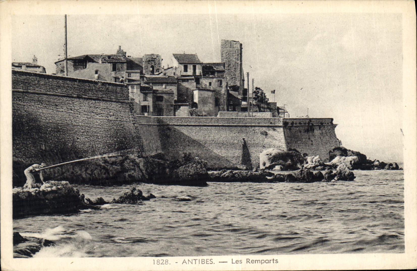 CPA Antibes Les Remparts