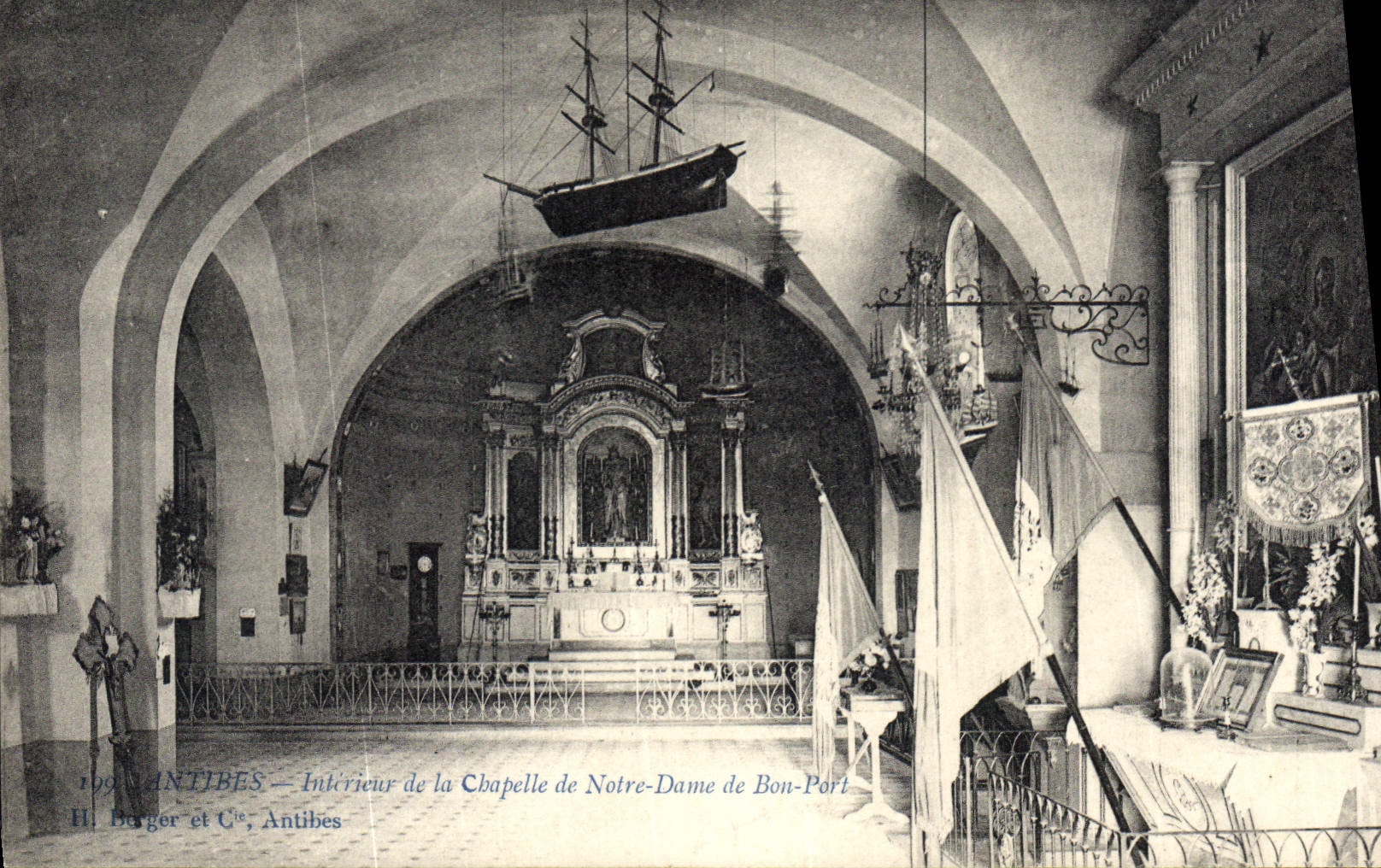CPA Antibes intérieur De La Chapelle De Notre Dame De bon Port