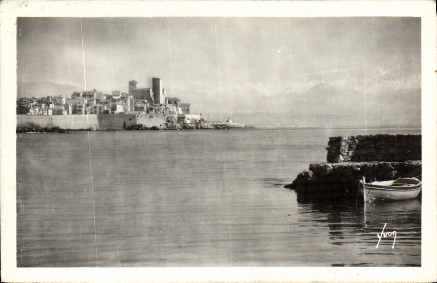 CPA Antibes Les Remparts Et La Chaine