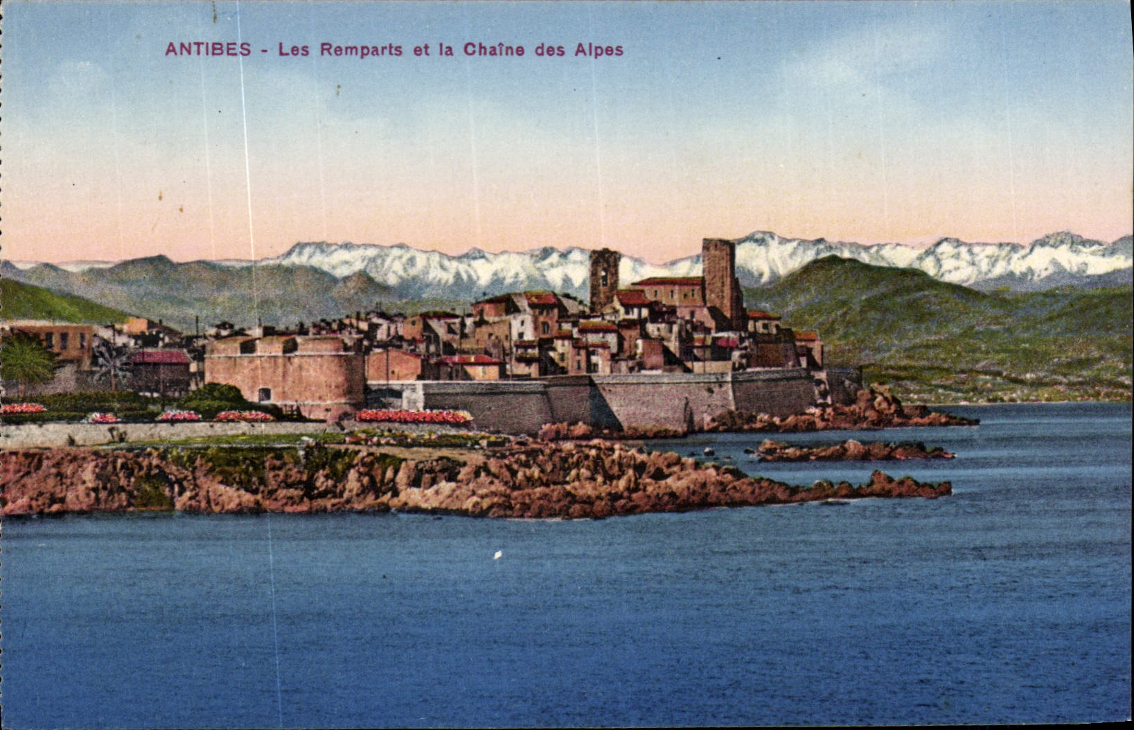 CPA Antibes Les Remparts Et La Chaine Des Alpes