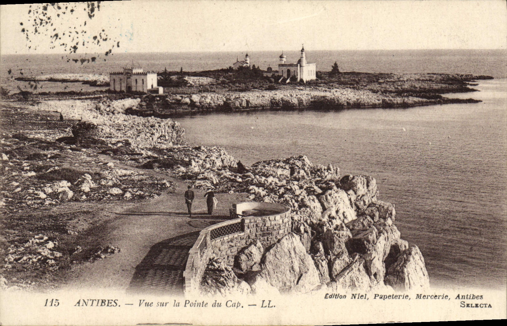CPA Antibes Vue Sur La Pointe Du Cap