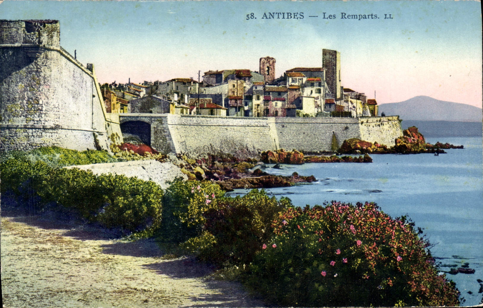 CPA Antibes Les remparts