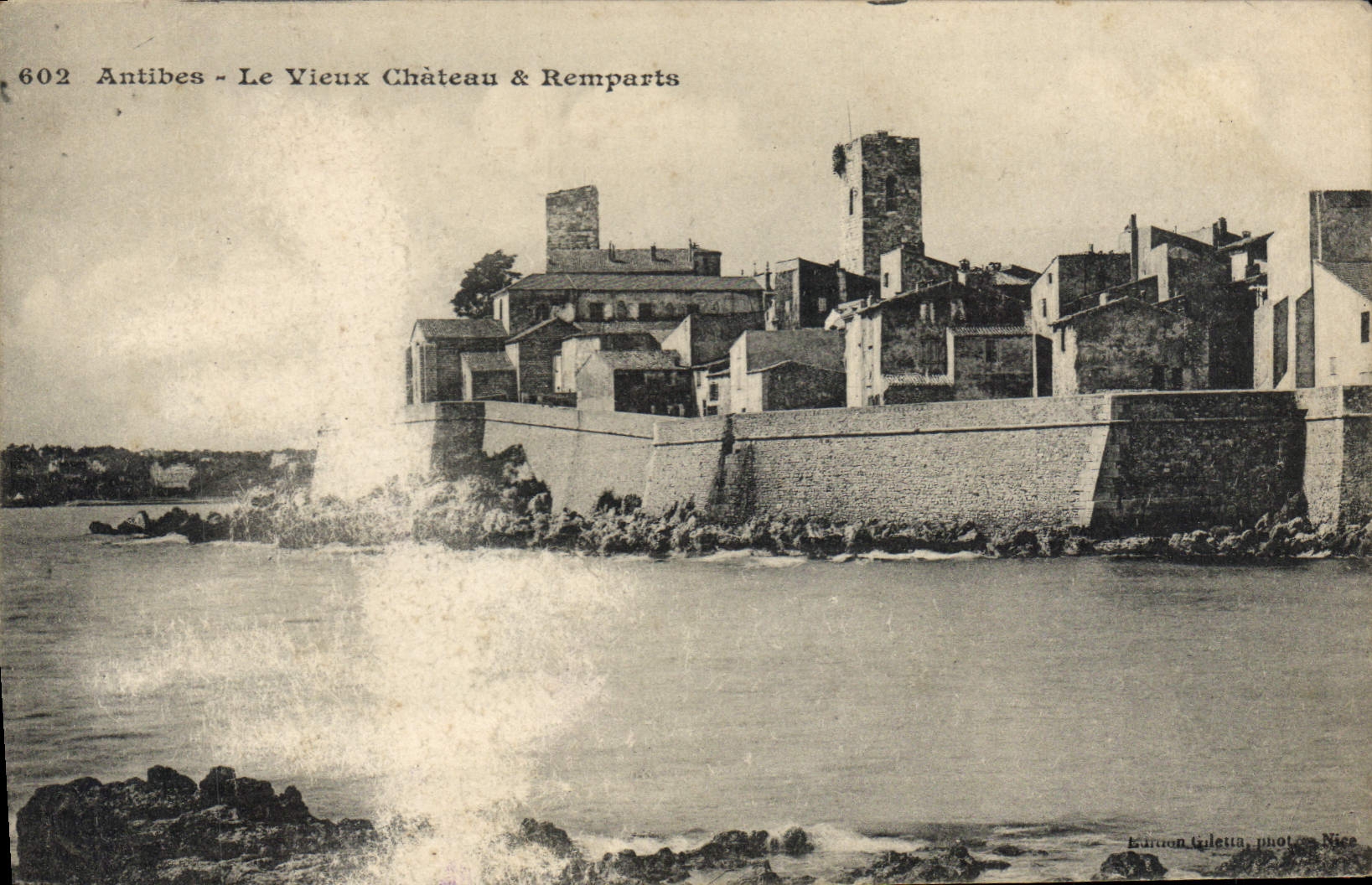 CPA Antibes Le Vieux Chateau Remparts