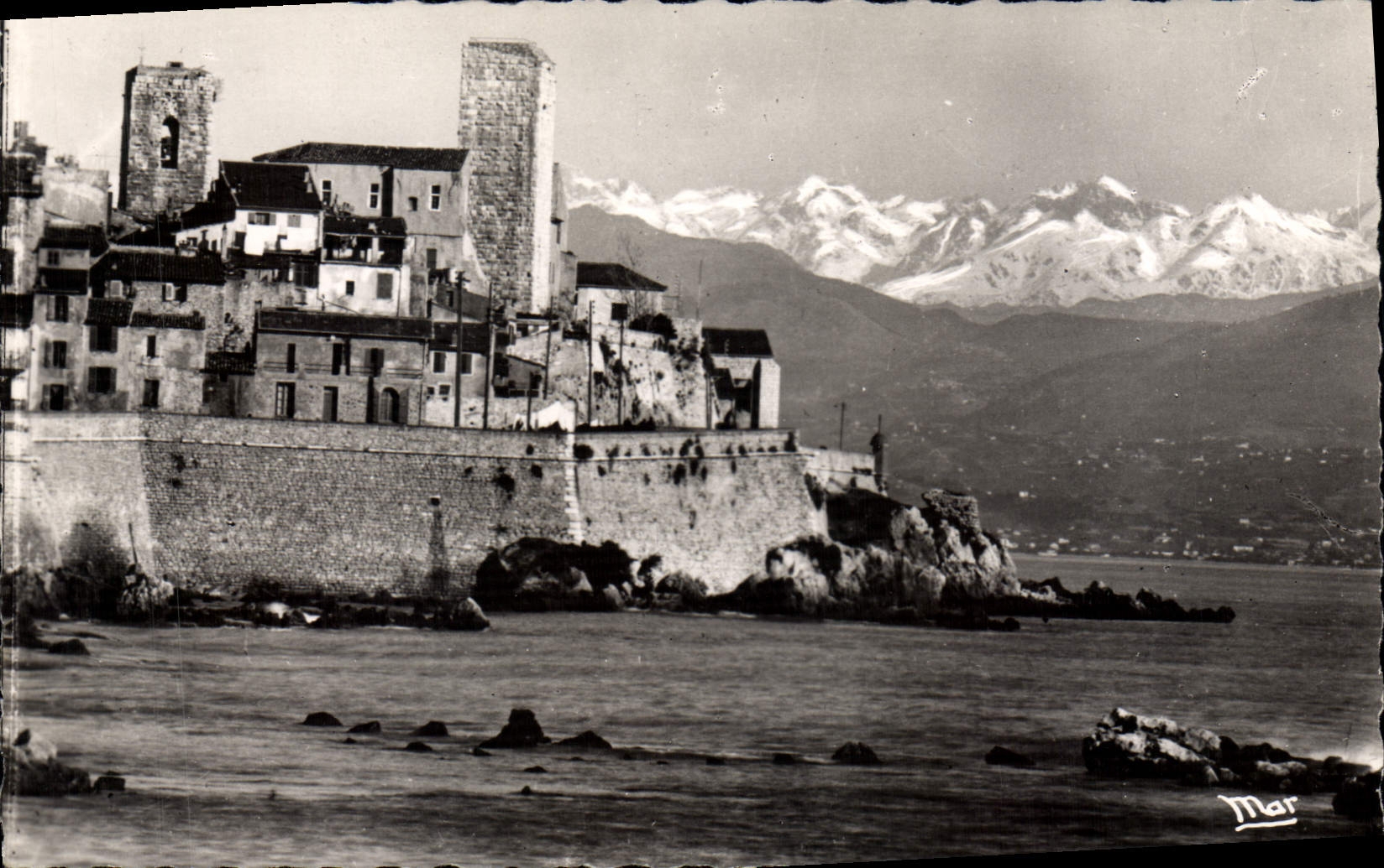 CPA Antibes Les Remparts Et Les Alpes