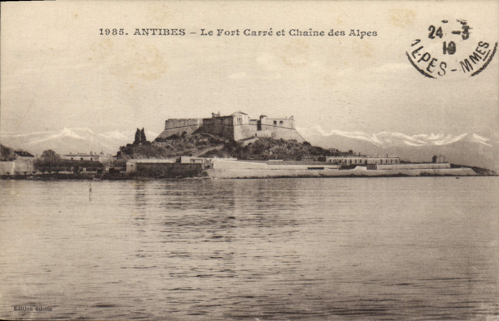 CPA Antibes Le Port Carre Et Chaine Des Alpes