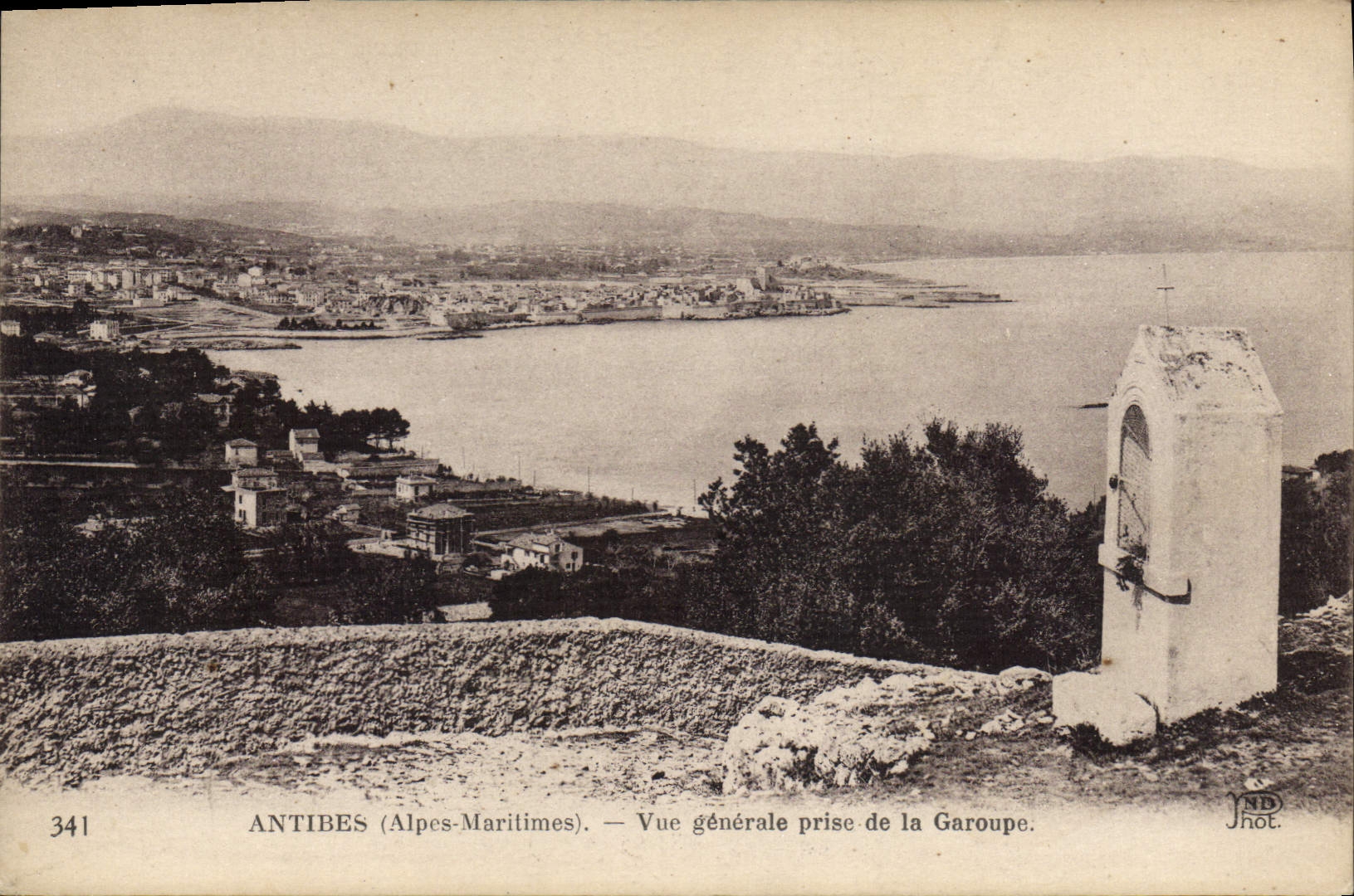 CPA Antibes Vue Generale Prise De La Garoupe