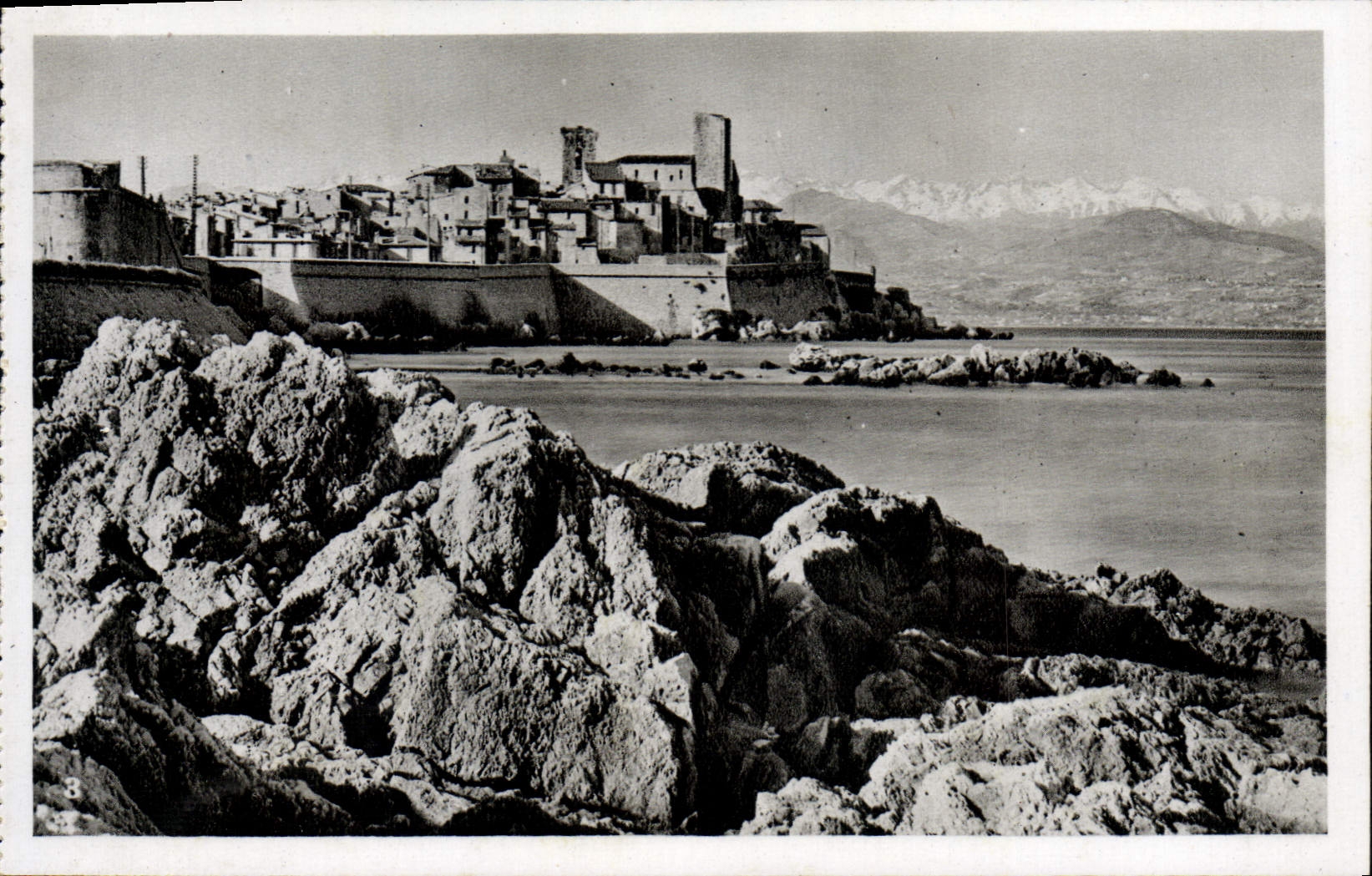 CPA Antibes Vue Generale Chaine Des Alpes