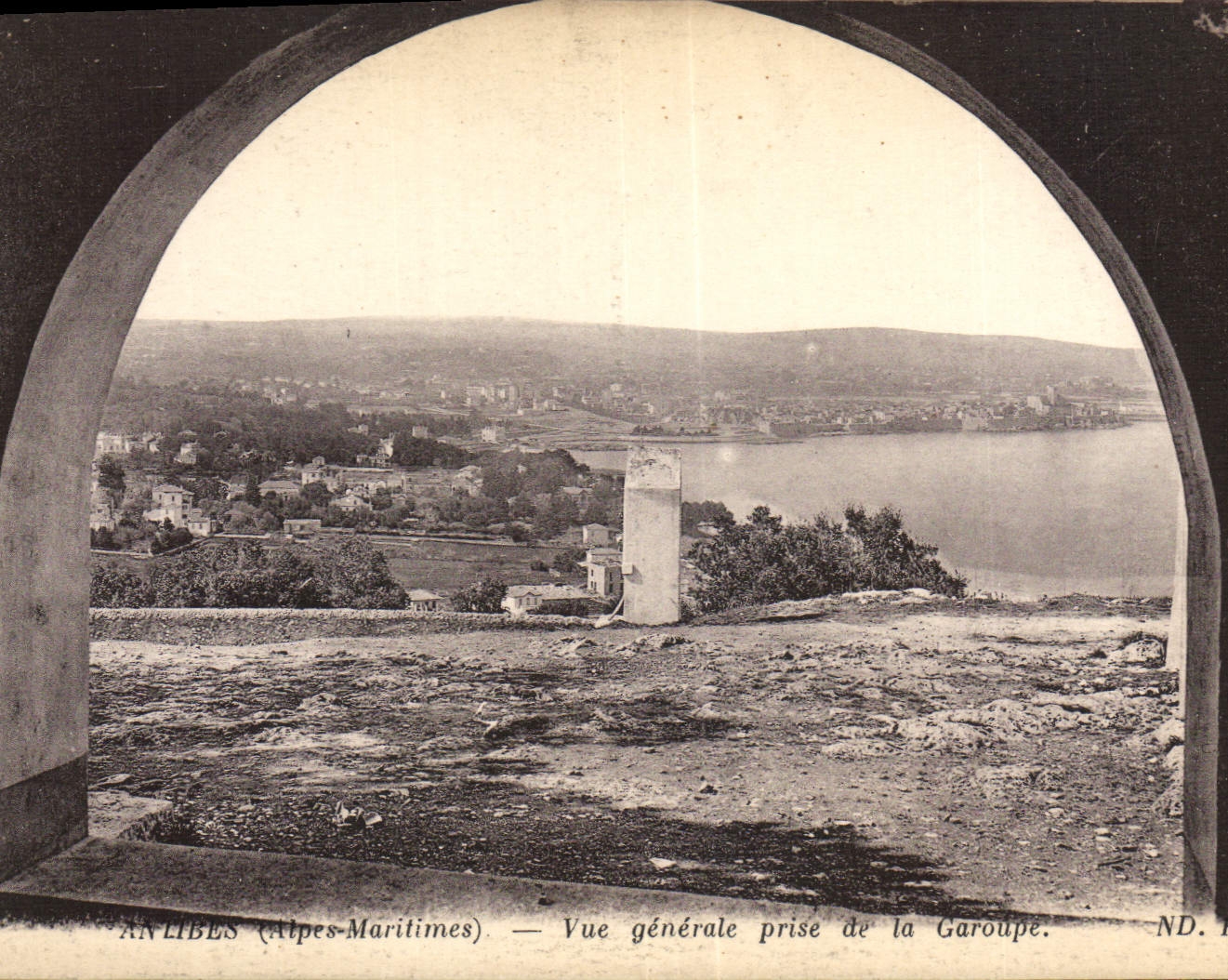 CPA Antibes Vue Generale Prise De La Garoupe