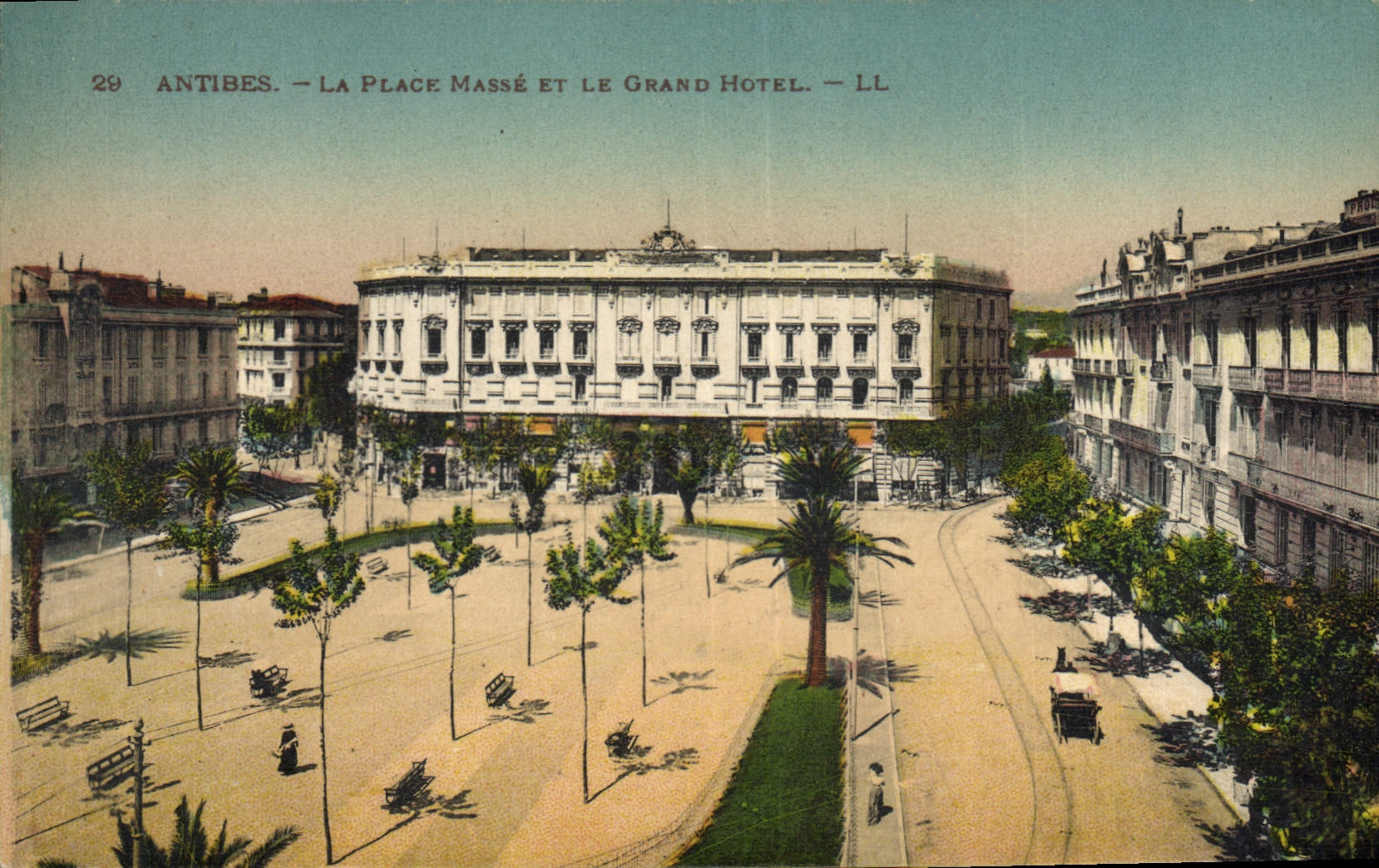 CPA Antibes La Place Masse Et Le Grand Hotel